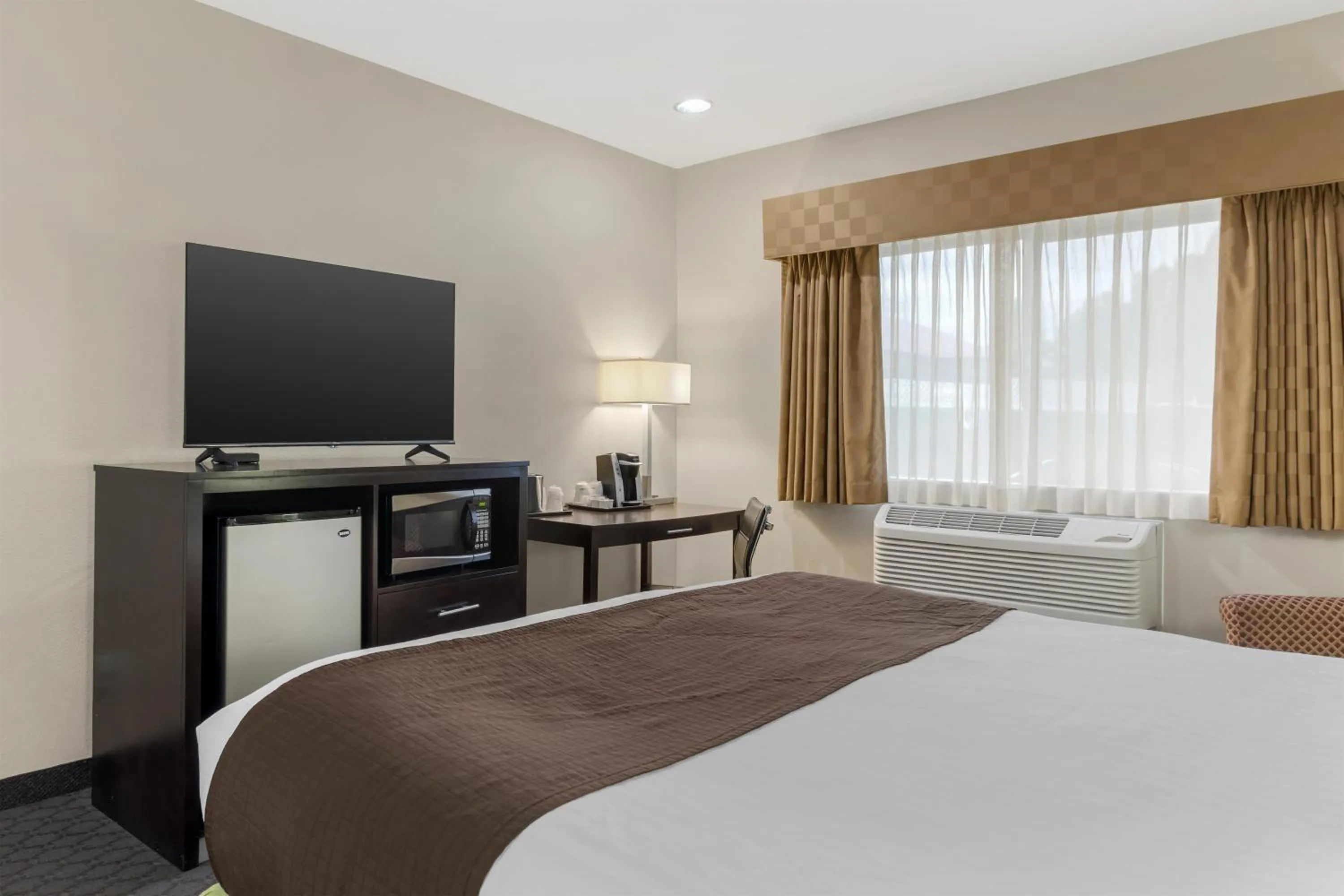 Bedroom, Bed in Best Western Sky Valley Inn