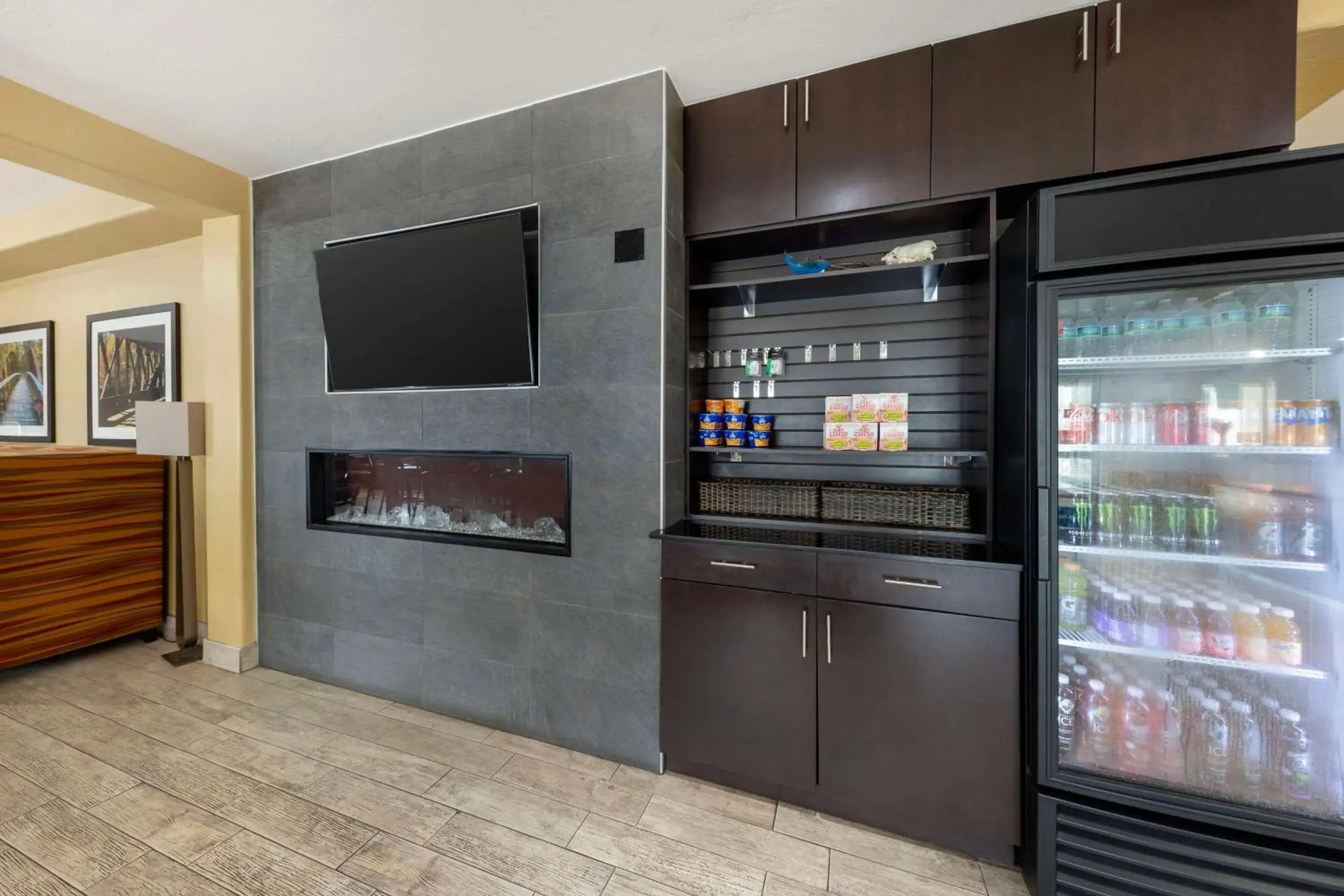 Property building in Best Western Greentree Inn & Suites Property building in Best Western Greentree Inn & Suites