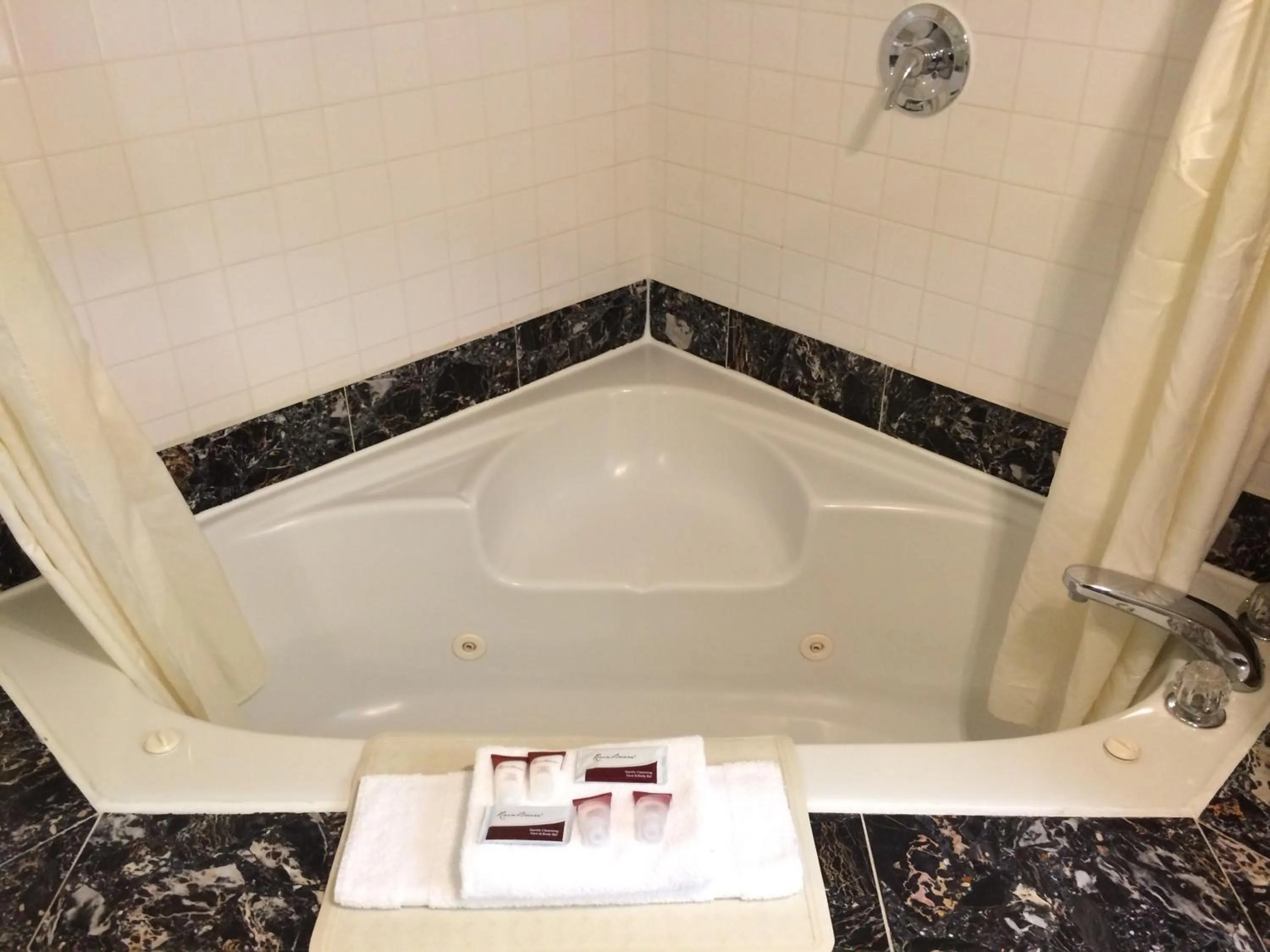 Bathroom in King Oscar Motel Centralia