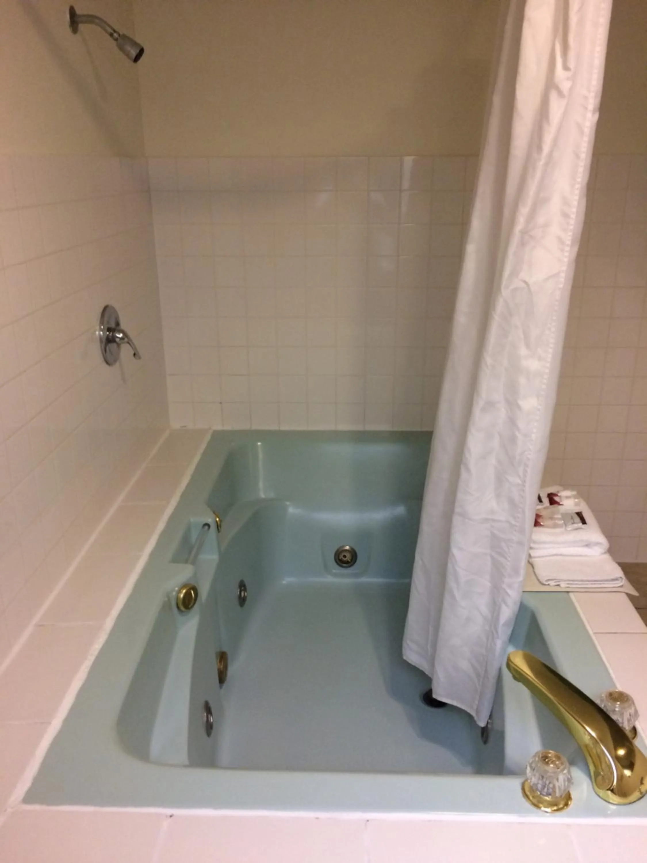 Bathroom in King Oscar Motel Centralia