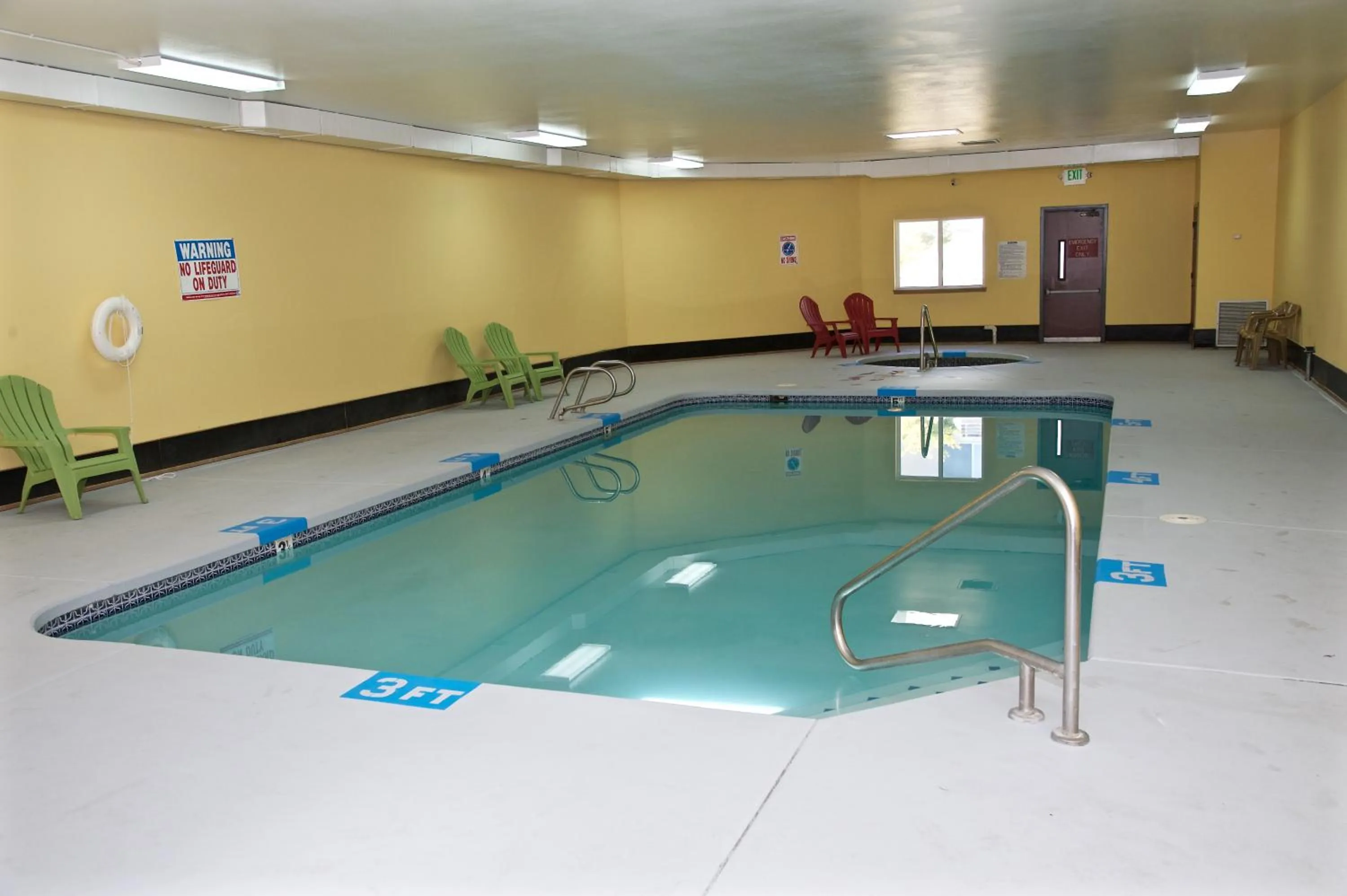 Swimming pool in King Oscar Motel Centralia