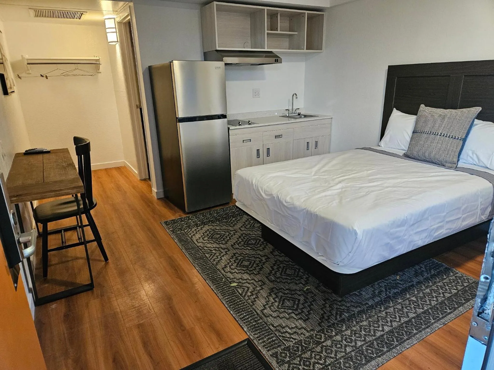 Kitchen or kitchenette, Bed in King Oscar Motel Centralia