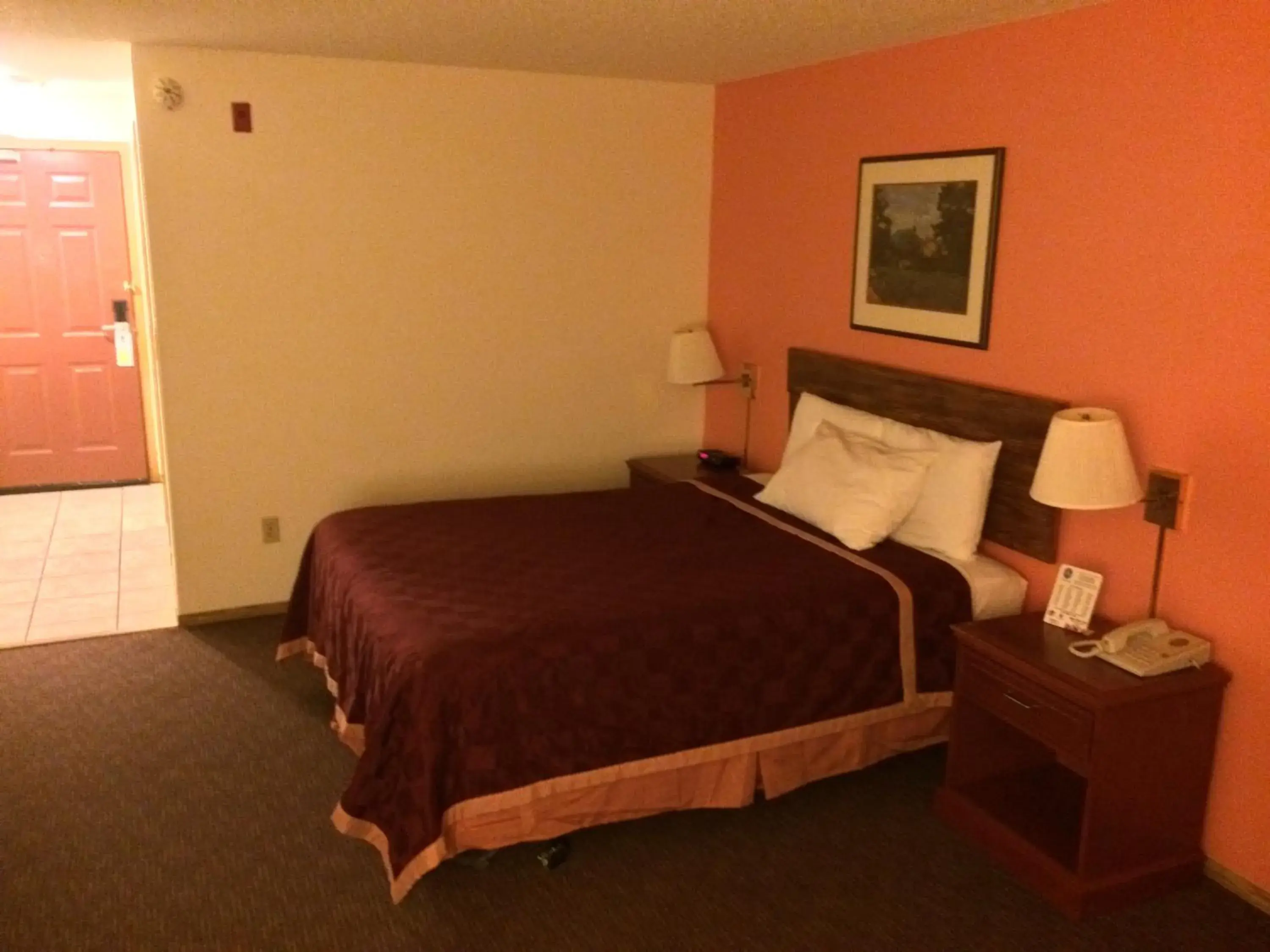 Photo of the whole room, Bed in King Oscar Motel Centralia Photo of the whole room, Bed in King Oscar Motel Centralia