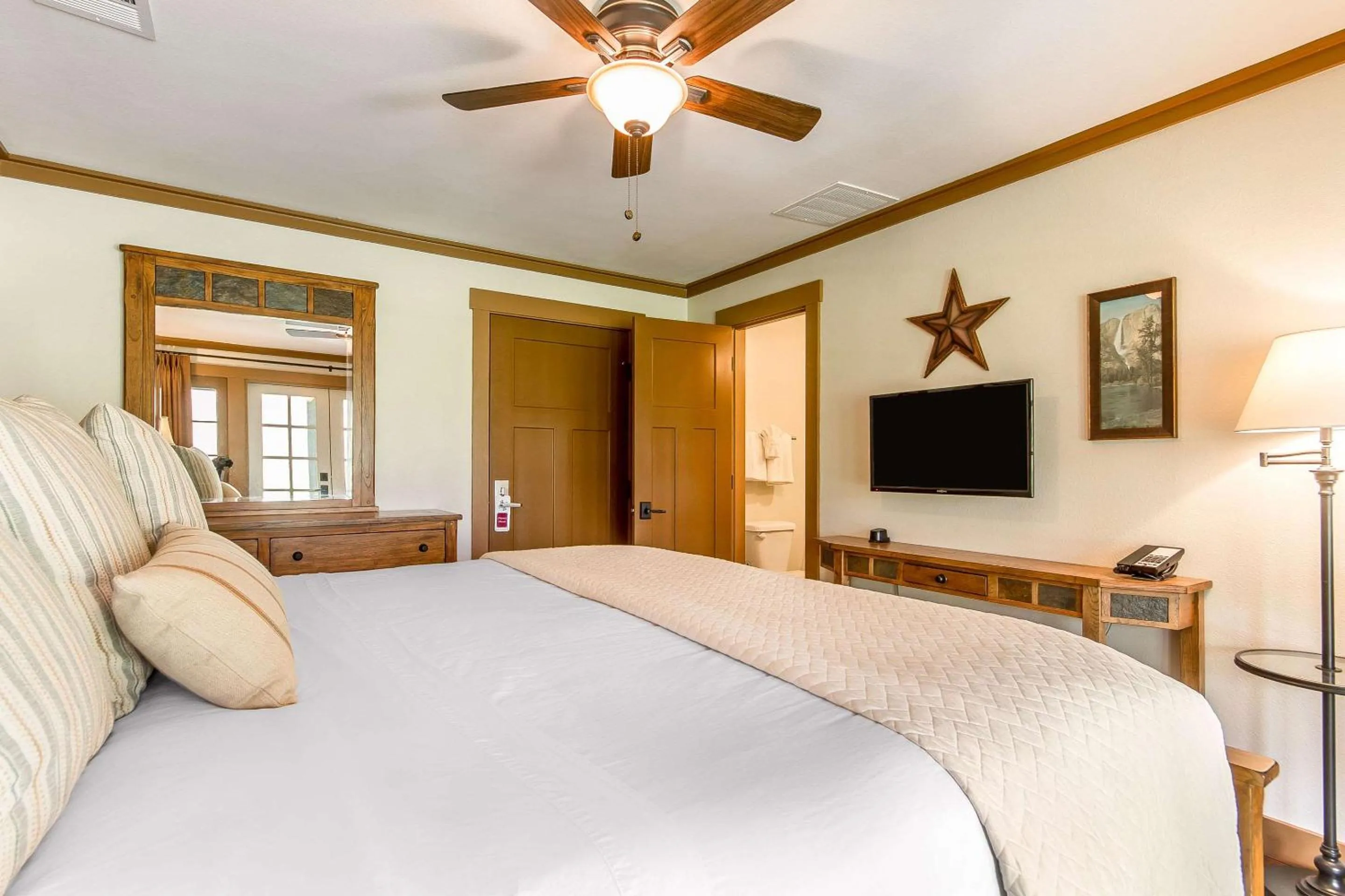 Bedroom, Bed in Sierra Sky Ranch
