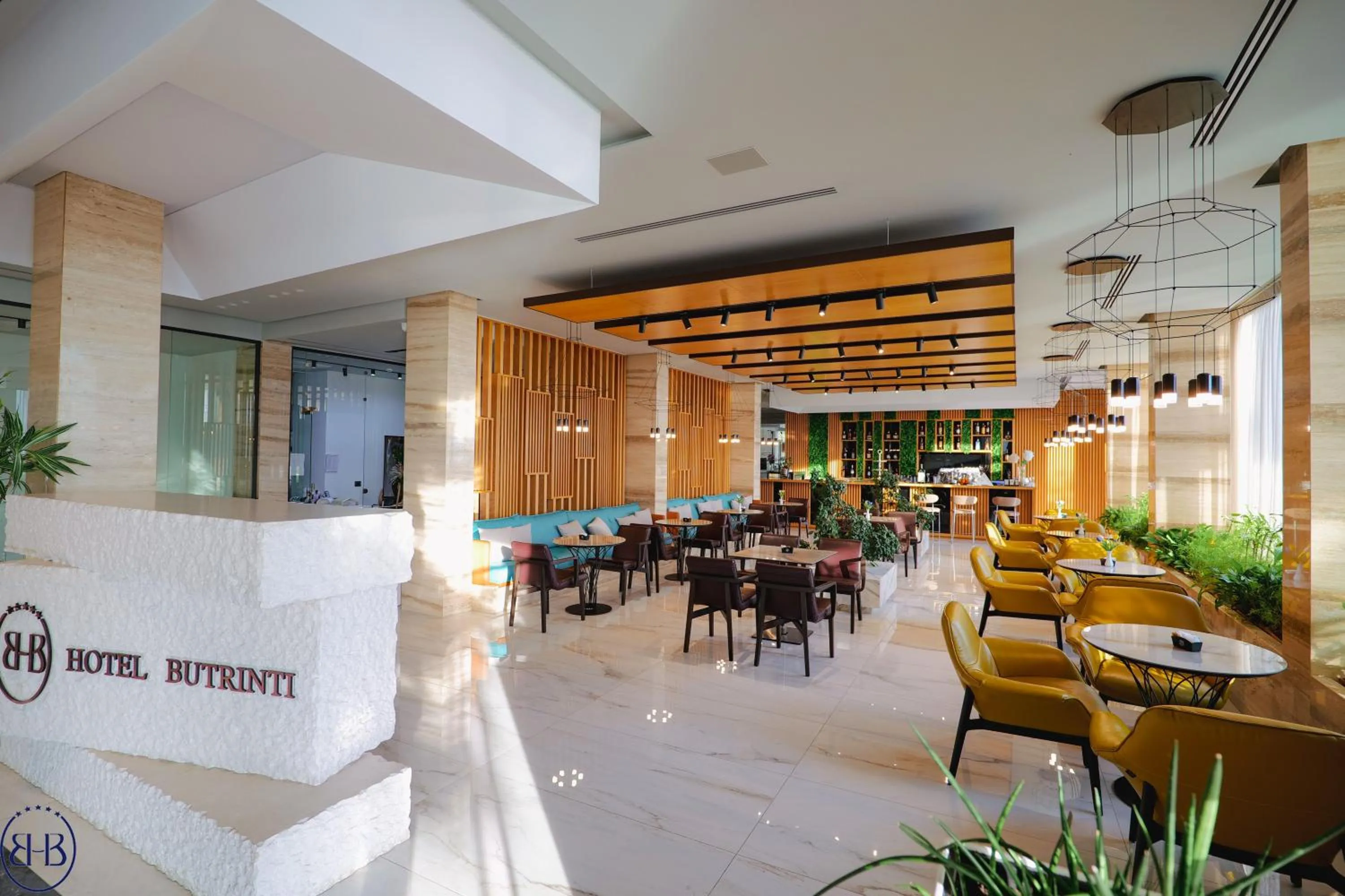 Restaurant/places to eat in Hotel Saranda Butrinti, Affiliated by Melia