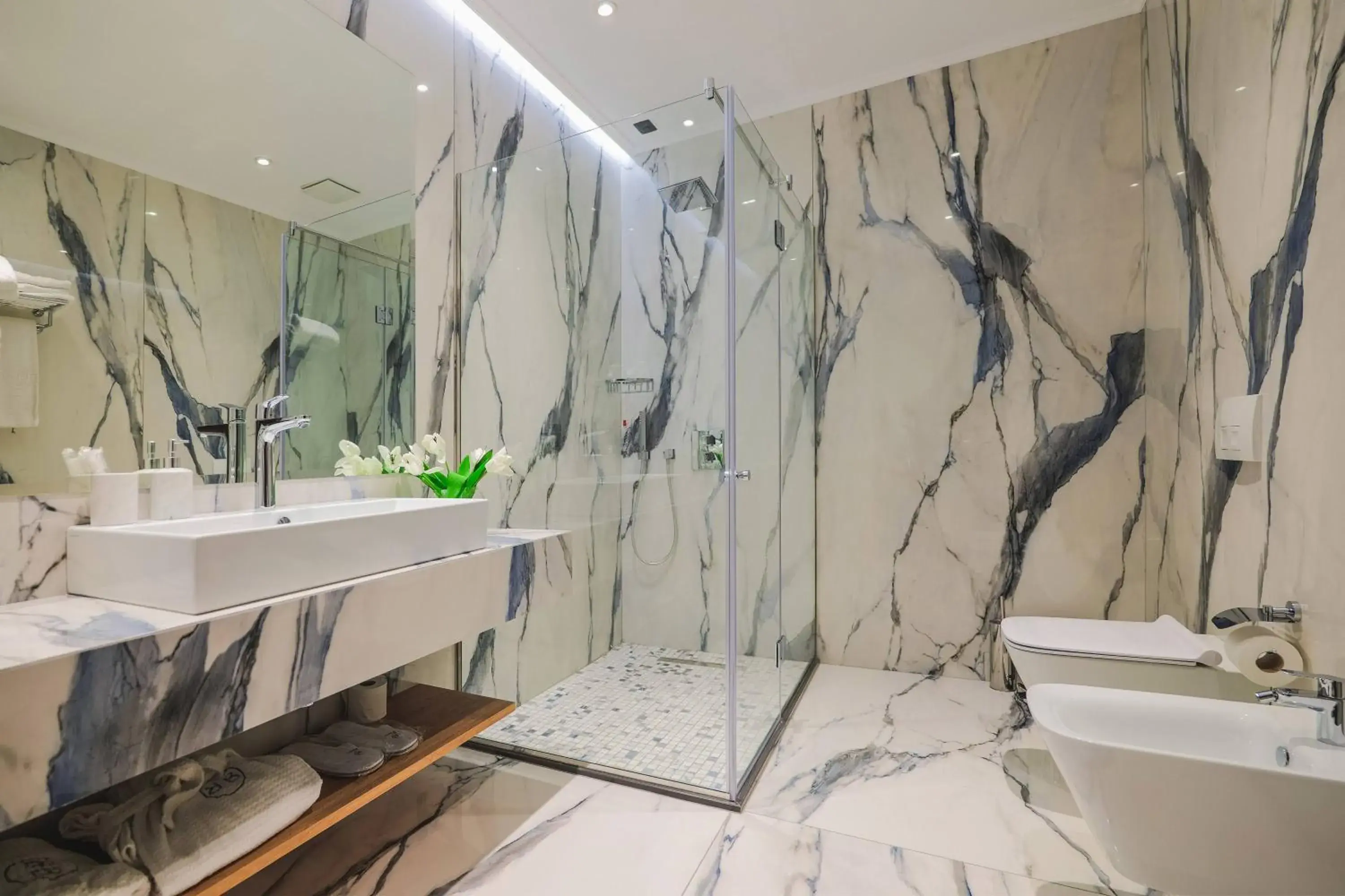 Bathroom in Hotel Saranda Butrinti Affiliated by Meliá Bathroom in Hotel Saranda Butrinti Affiliated by Meliá