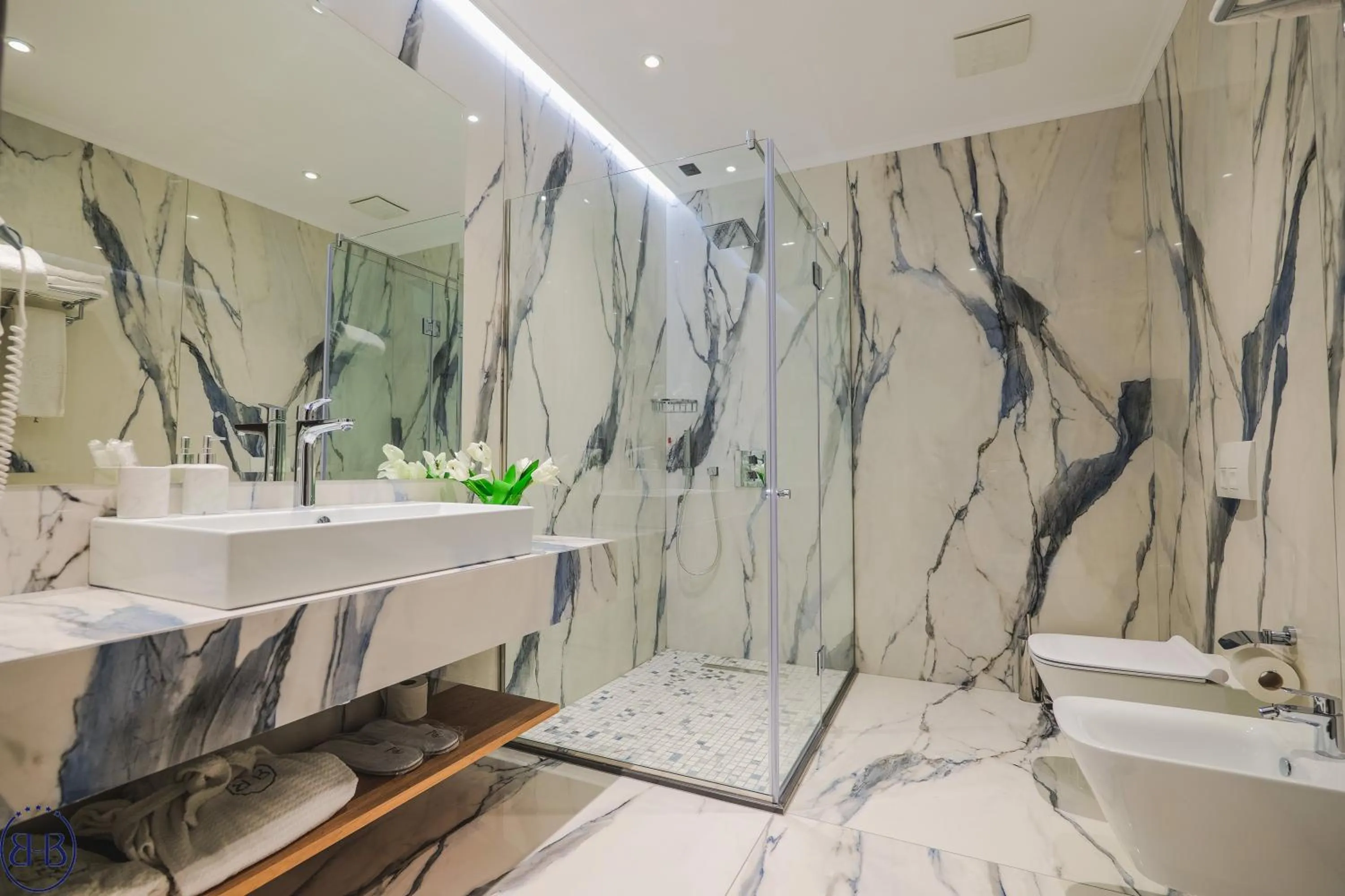 Shower in Hotel Saranda Butrinti, Affiliated by Melia