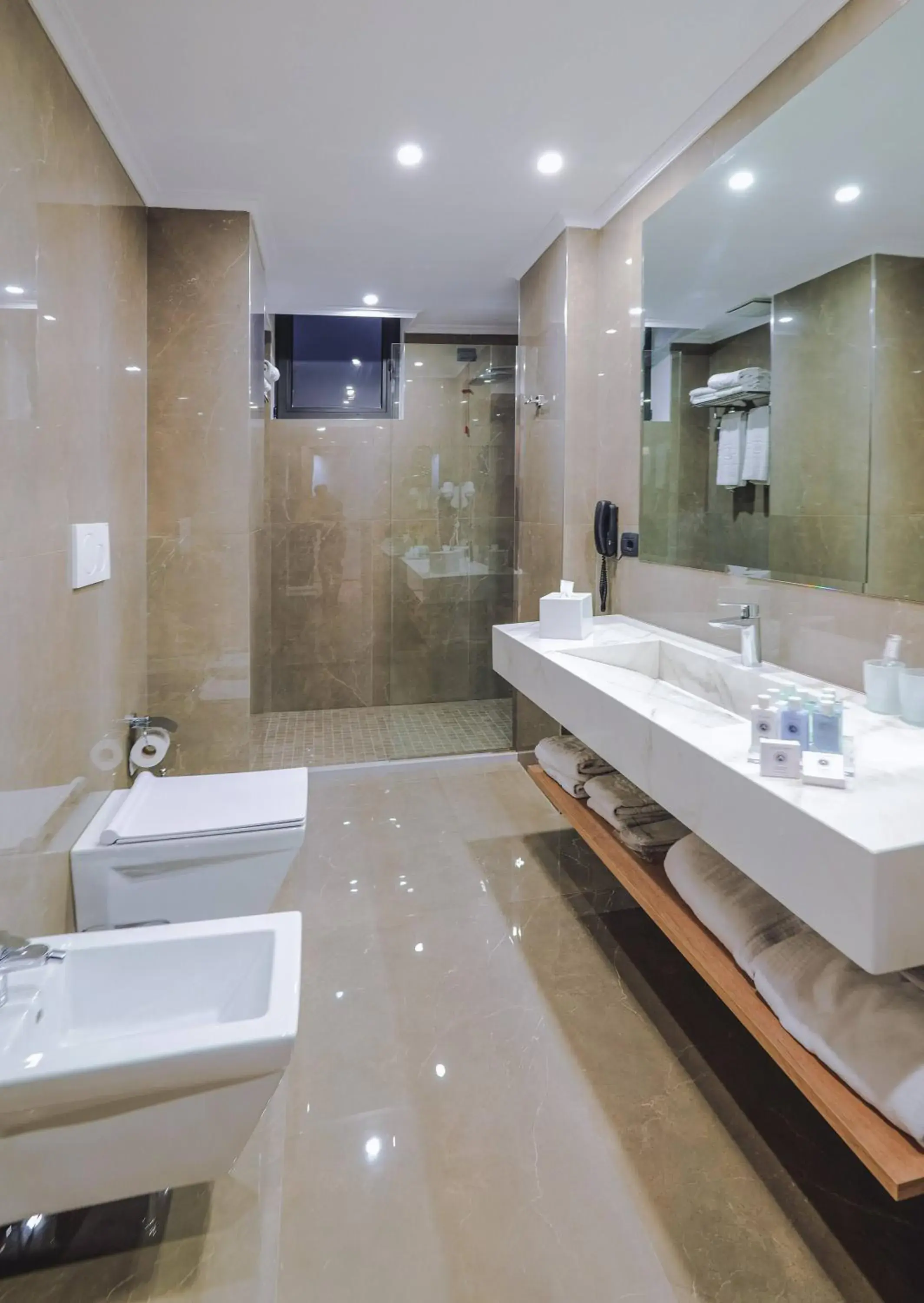 Bathroom in Hotel Saranda Butrinti Affiliated by Meliá Bathroom in Hotel Saranda Butrinti Affiliated by Meliá