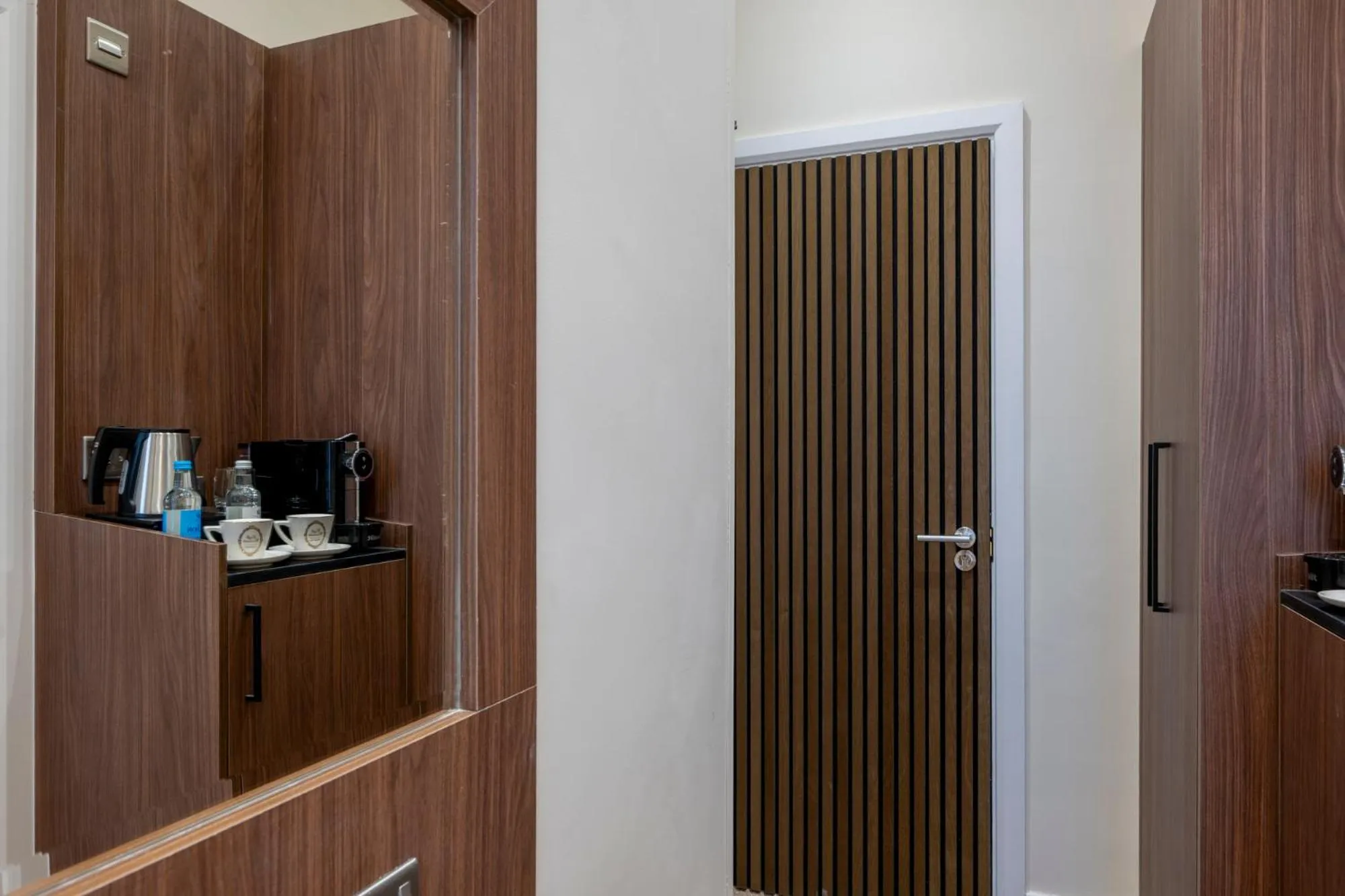 Coffee/tea facilities in The Castleton Hotel