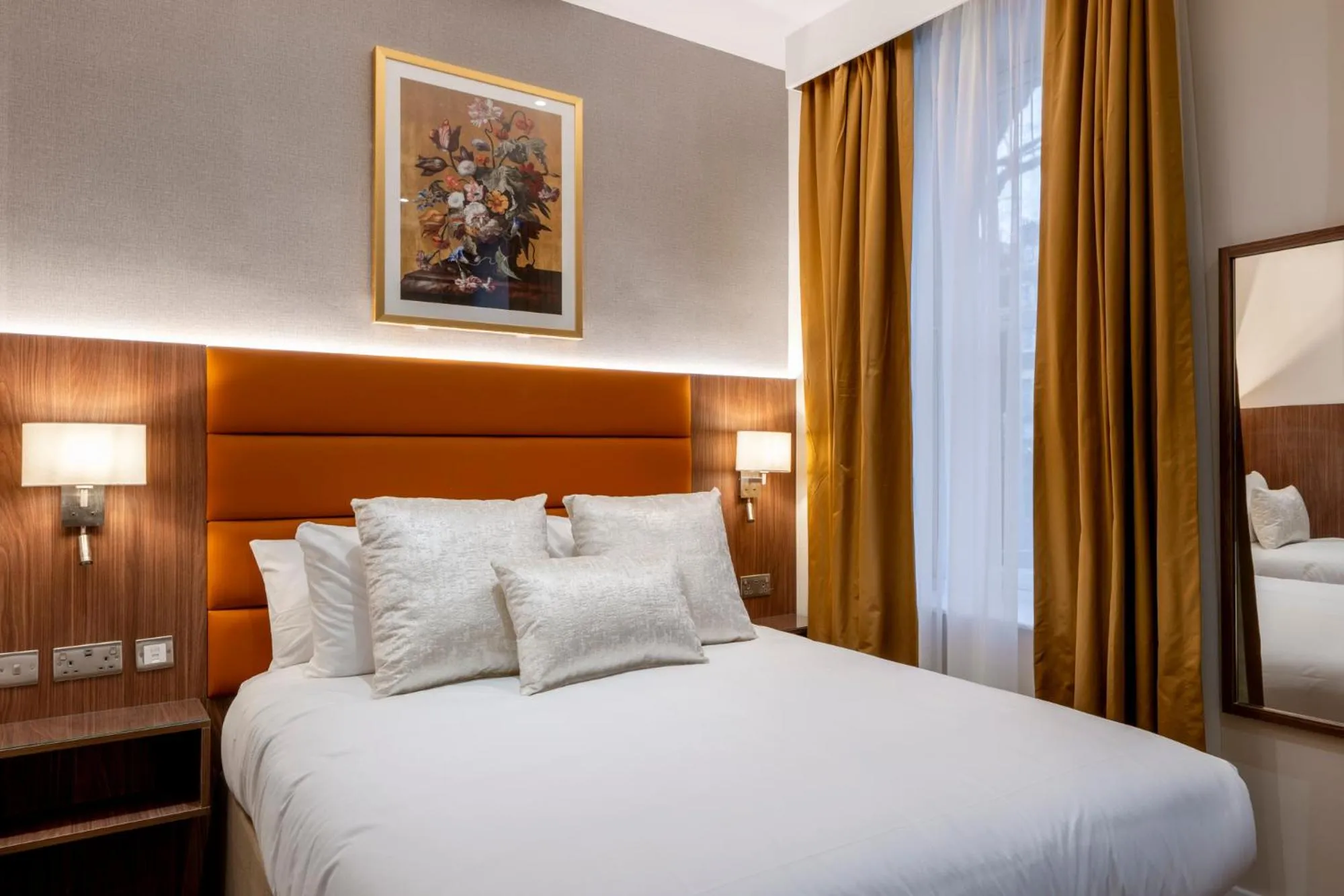 Bedroom, Bed in The Castleton Hotel