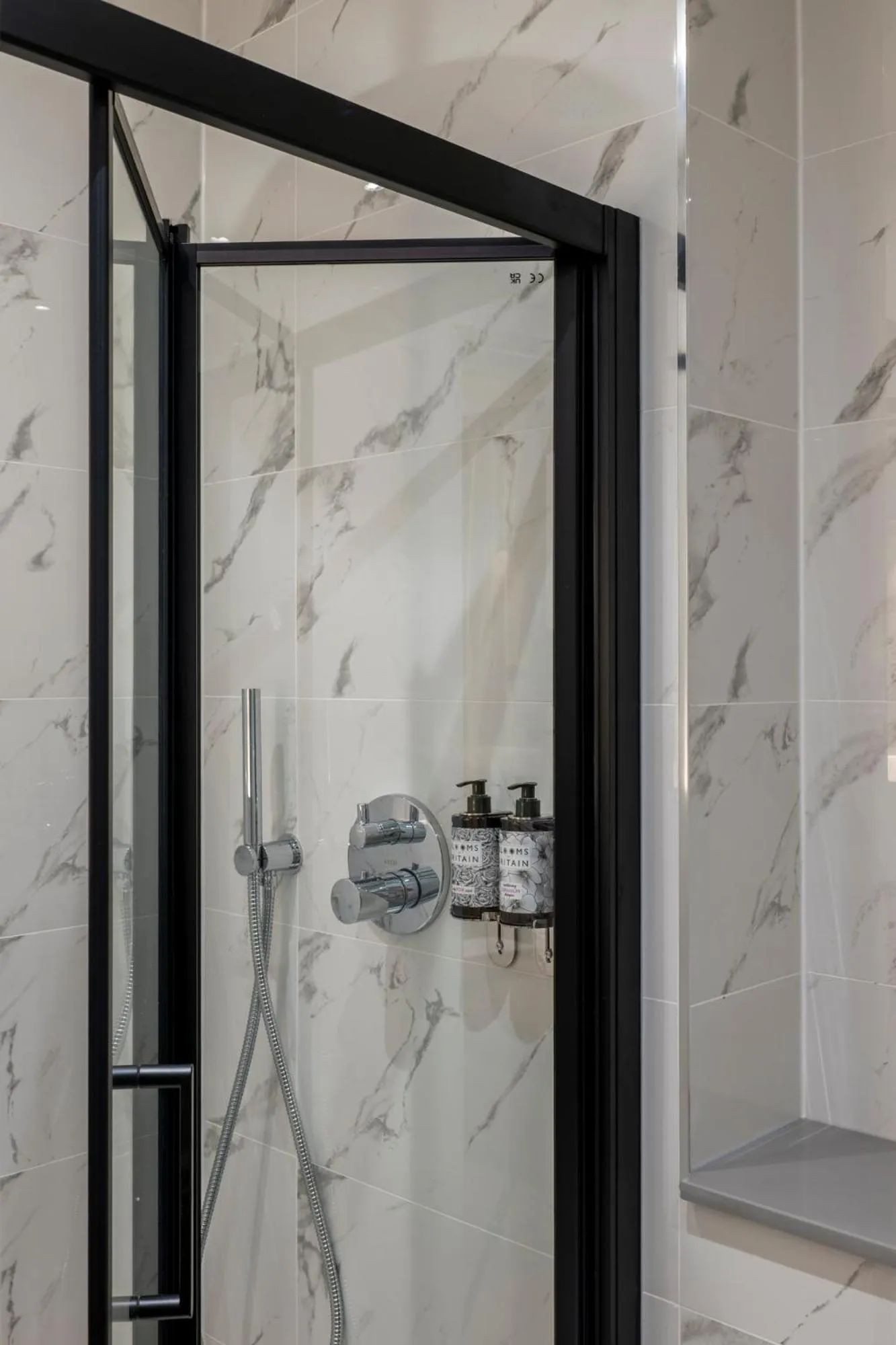 Shower in The Castleton Hotel