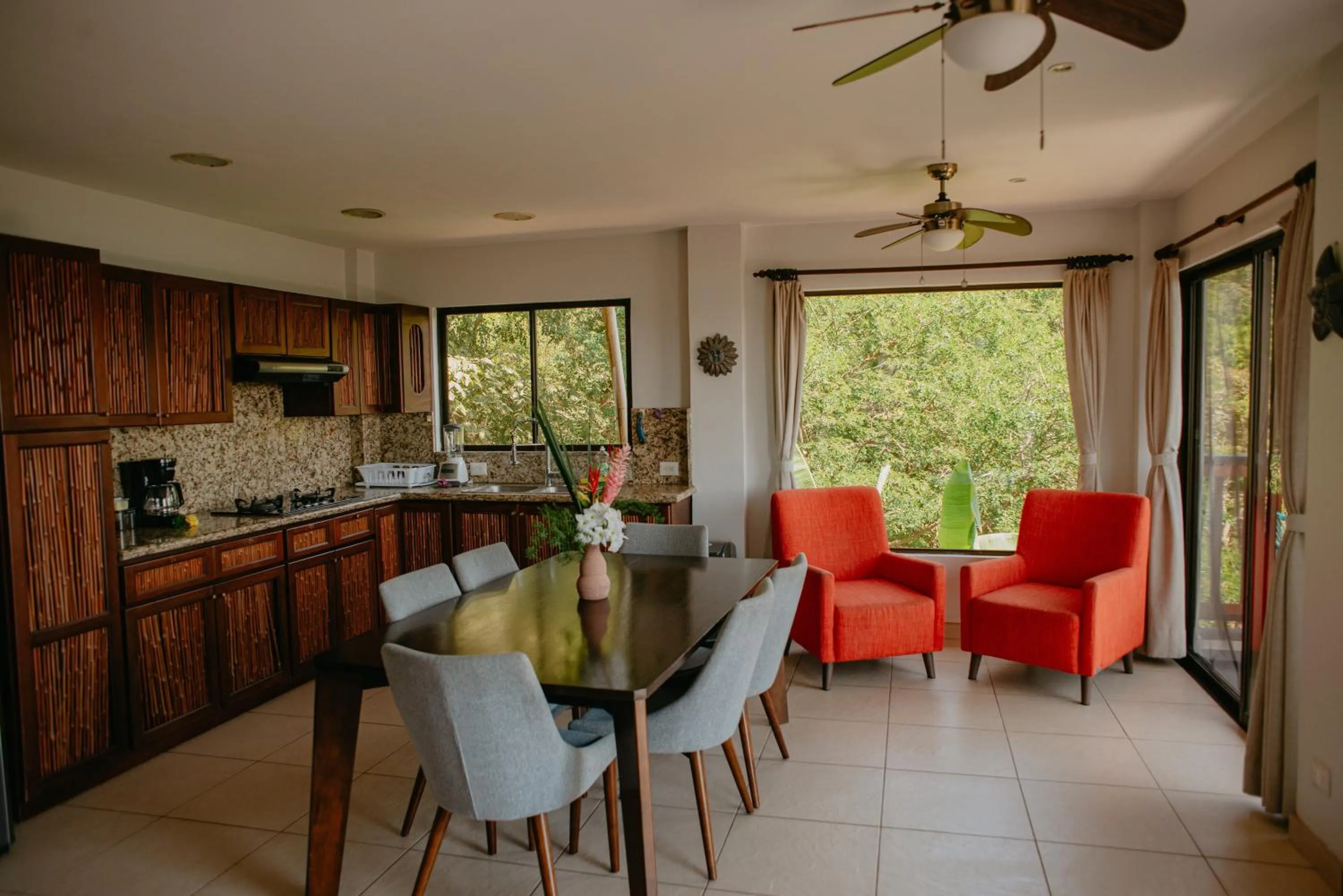 Kitchen or kitchenette in Eco Boutique Hotel Vista Las Islas Reserva Natural