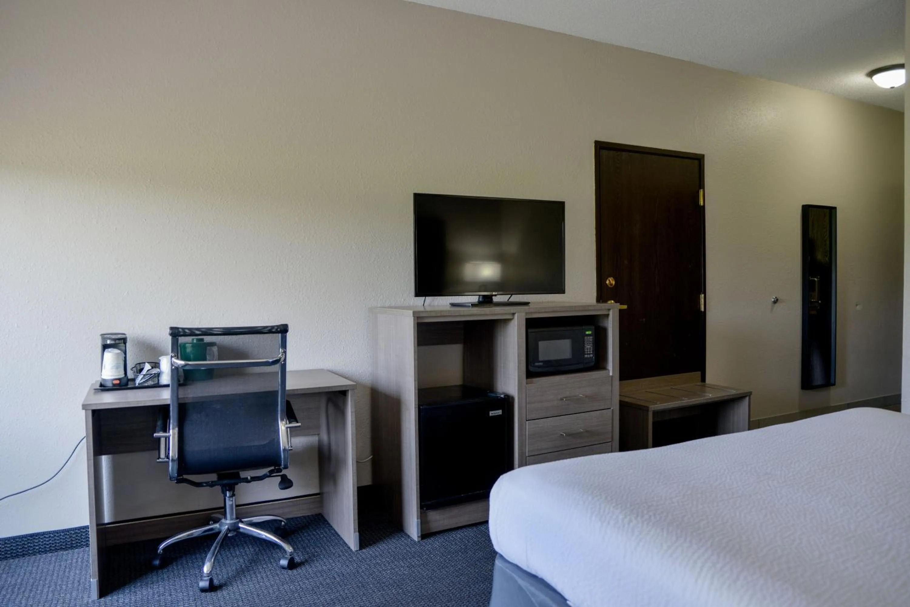 Bedroom, Bed in Baymont by Wyndham O'Fallon St. Louis Area