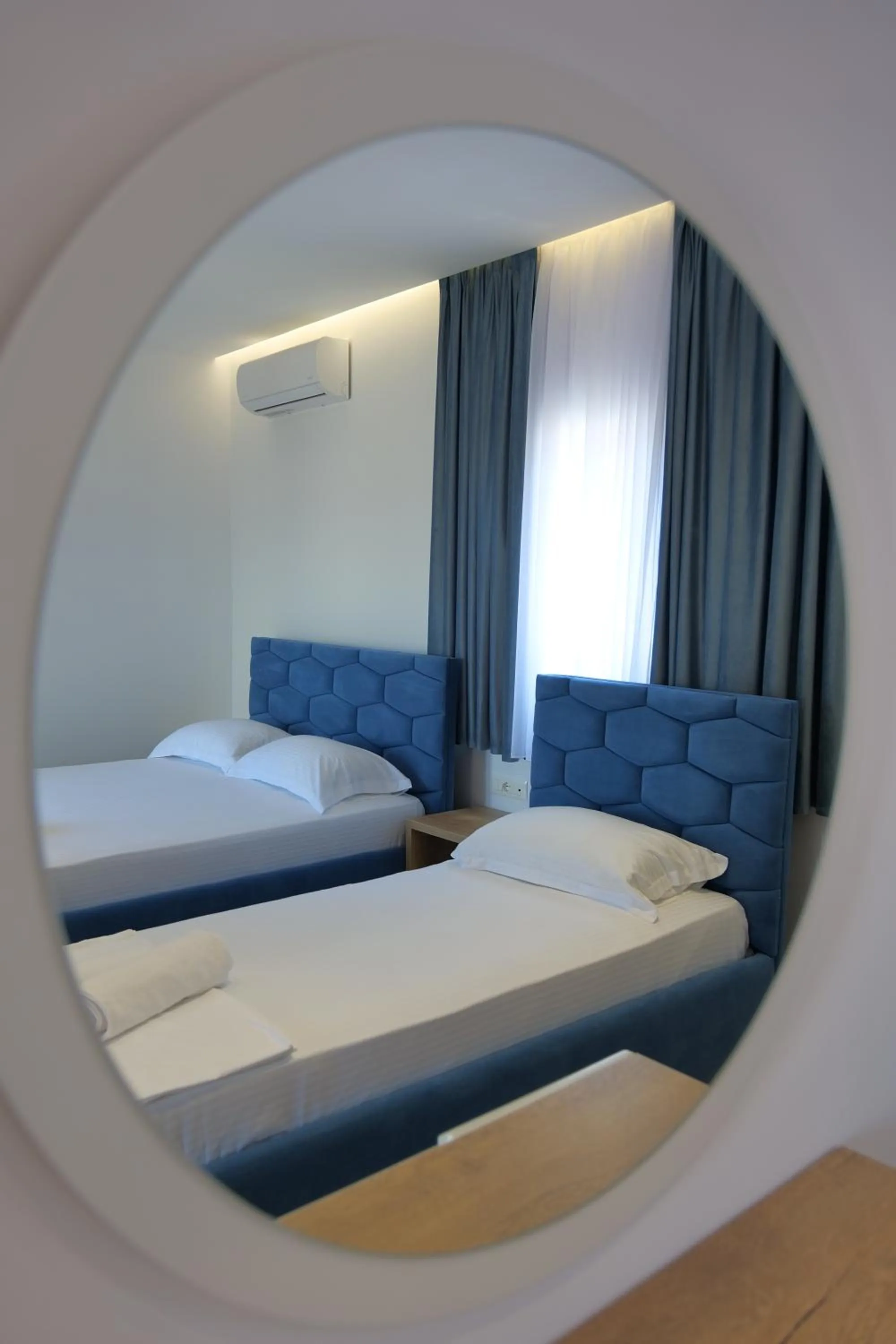 Bedroom, Bed in Summer Point Hotel