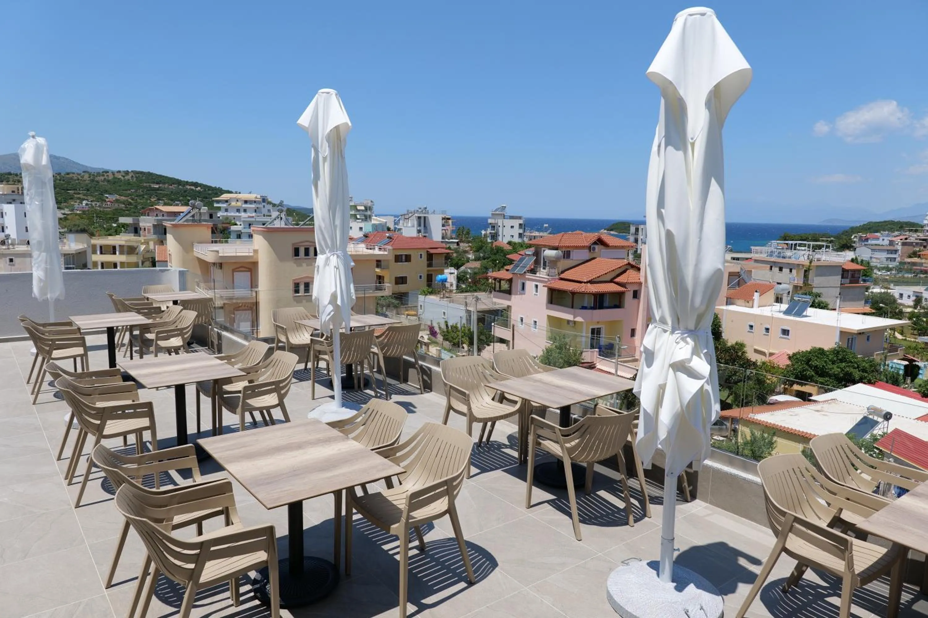 Lounge or bar in Summer Point Hotel