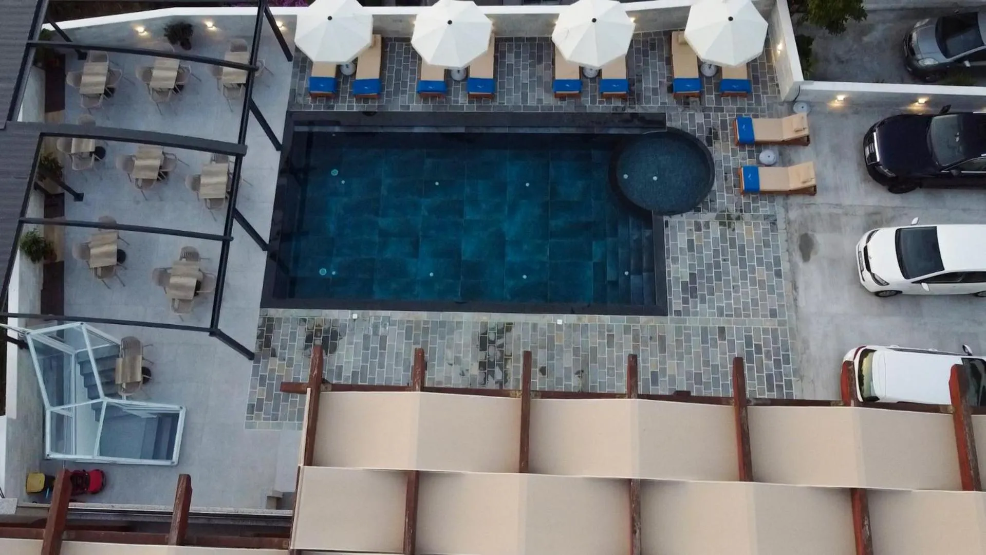 Swimming pool in Summer Point Hotel