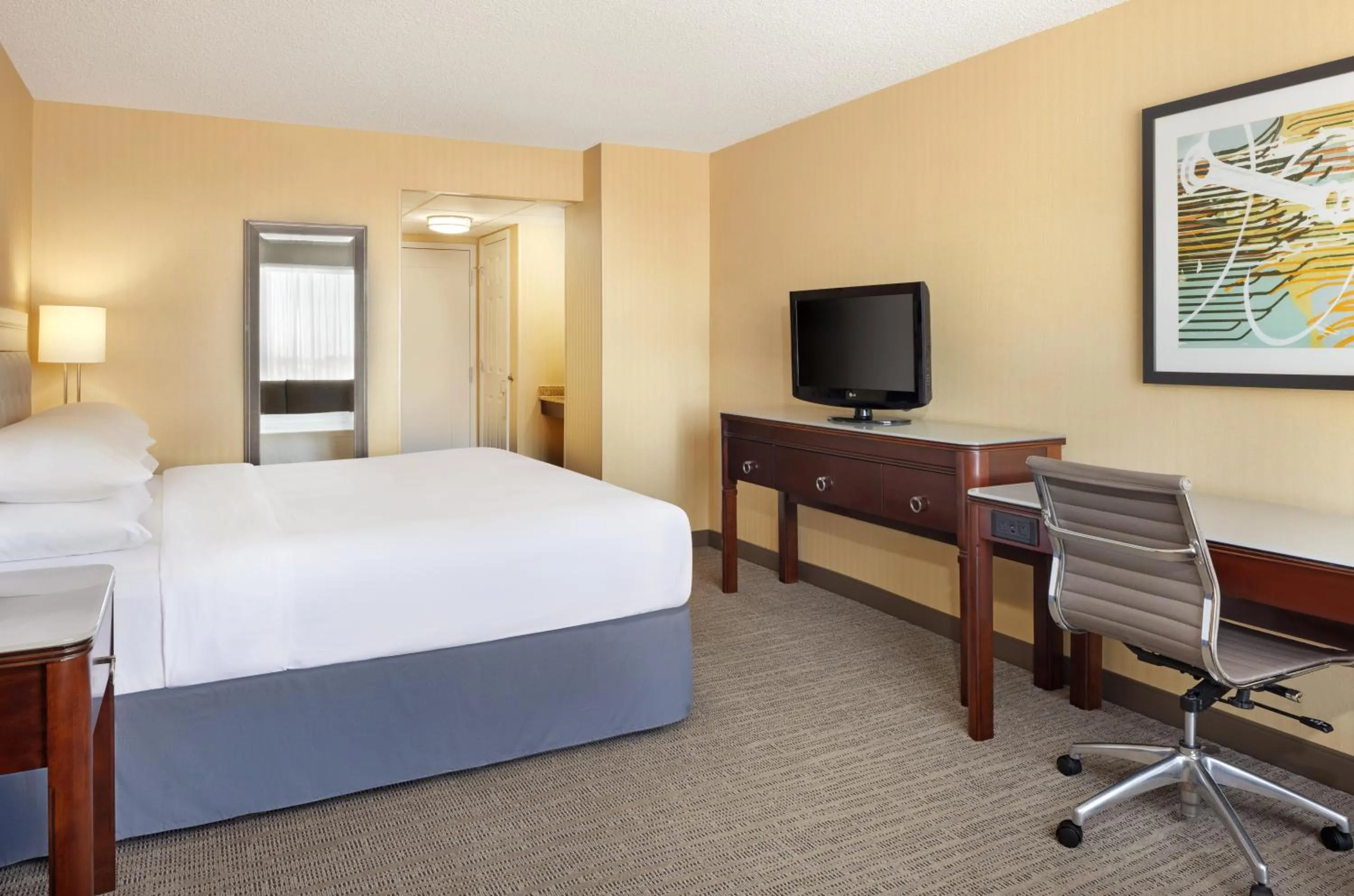 Bed in Sheraton West Des Moines