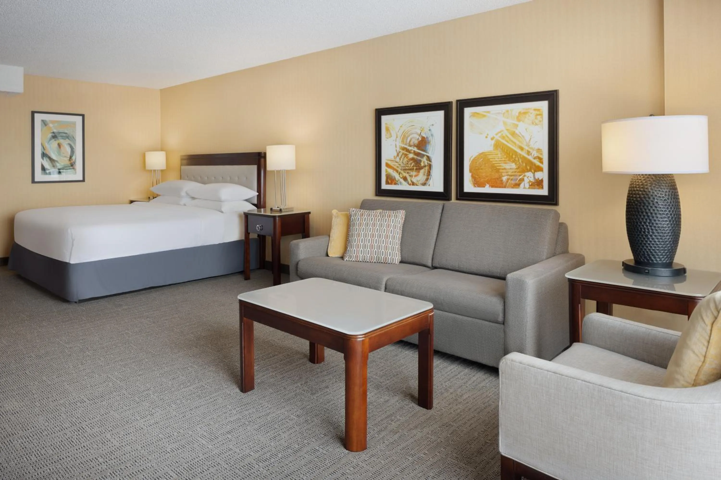 Bedroom, Bed in Sheraton West Des Moines