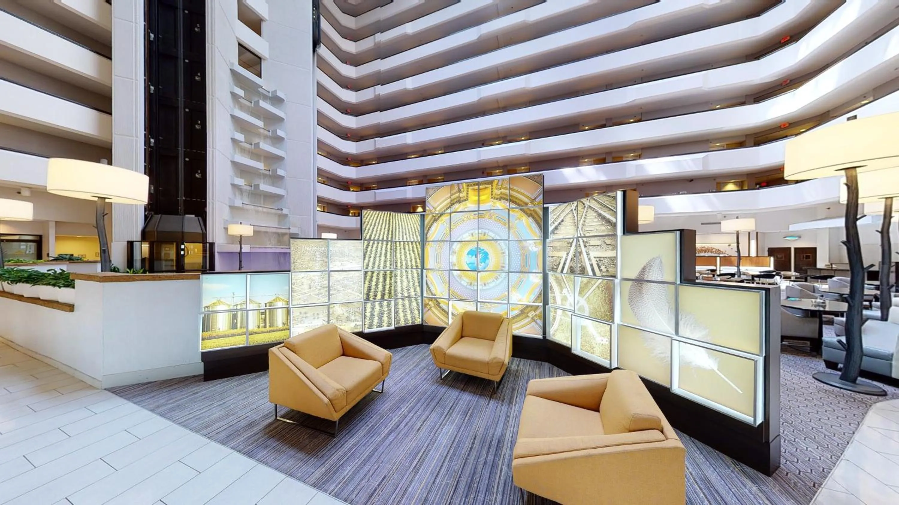 Lobby or reception in Sheraton West Des Moines