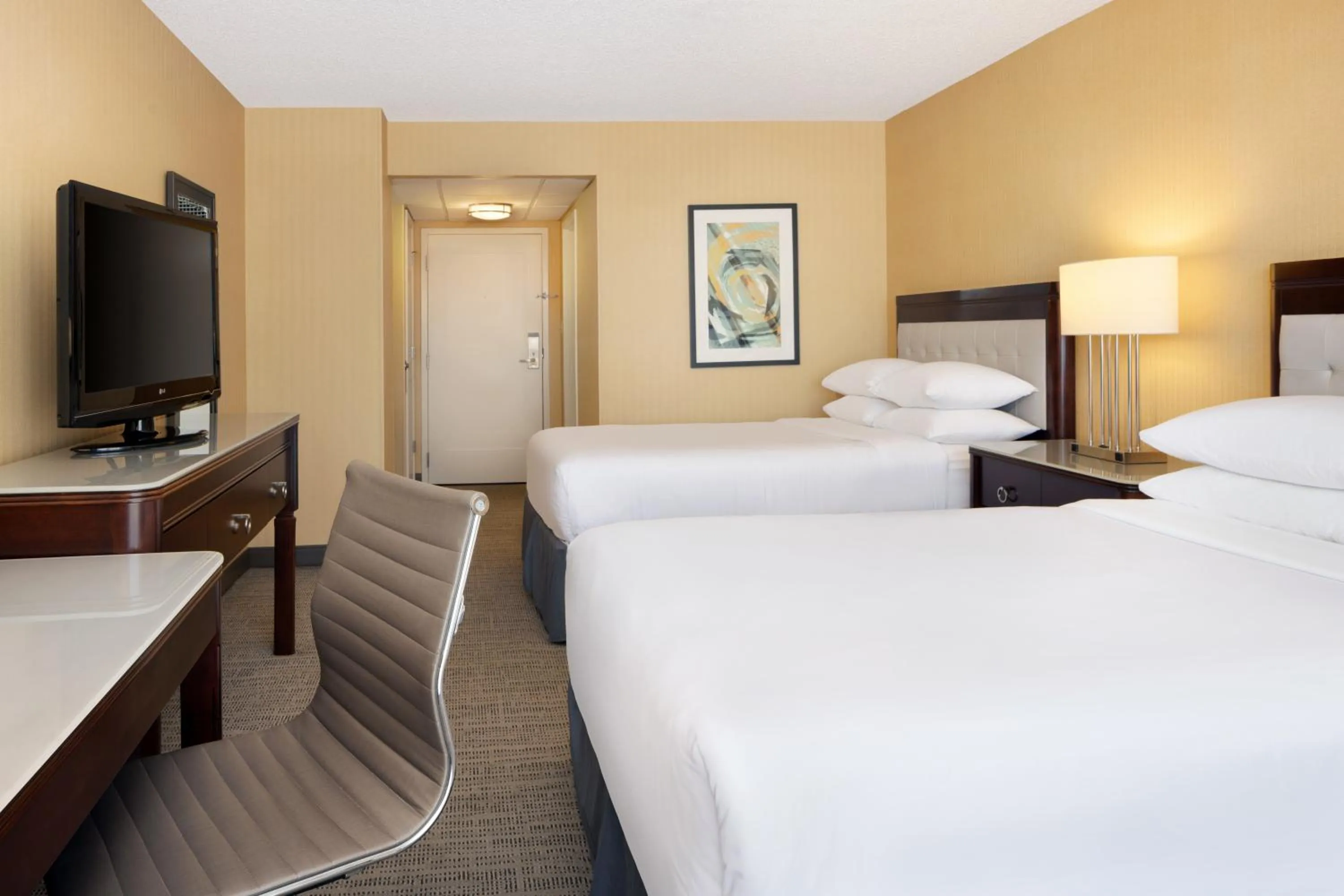 Bed in Sheraton West Des Moines