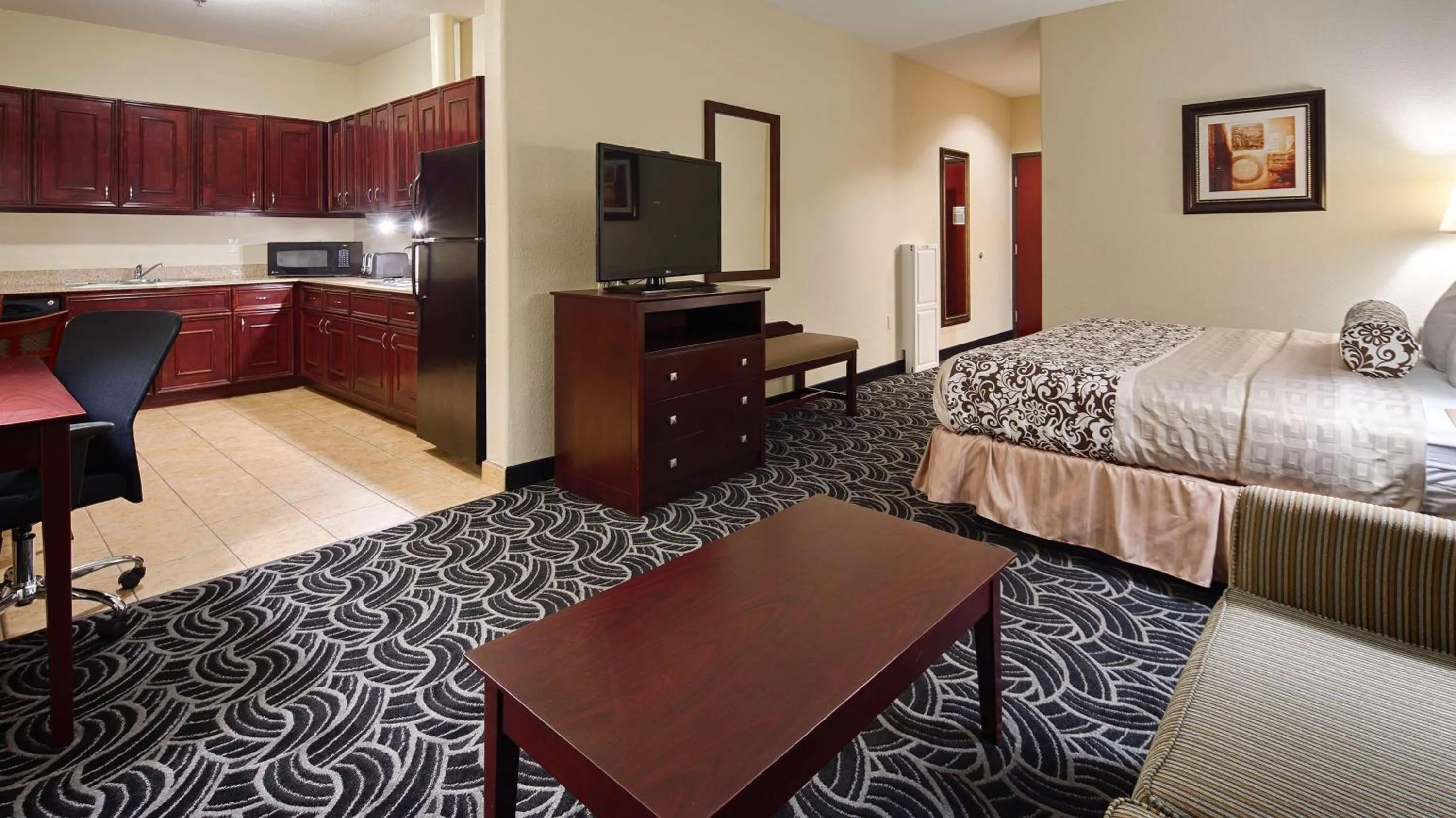 Photo of the whole room, Bed in Best Western Plus Katy Inn & Suites
