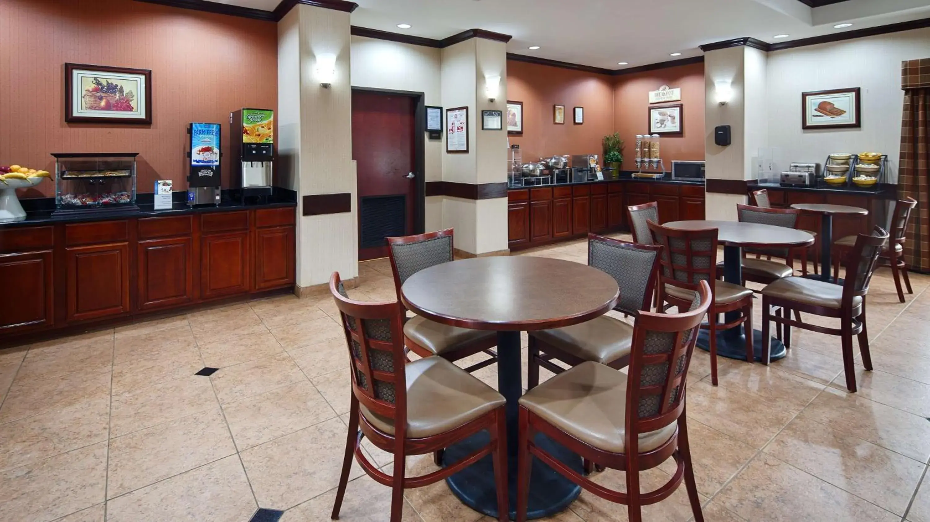 Breakfast in Best Western Plus Katy Inn & Suites Breakfast in Best Western Plus Katy Inn & Suites