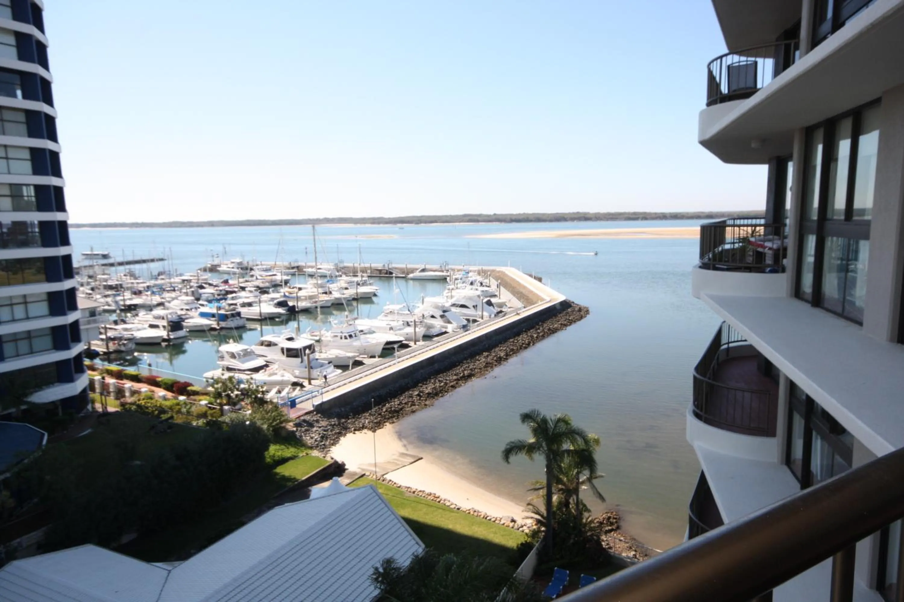 Balcony/Terrace in Broadwater Shores Waterfront Apartments