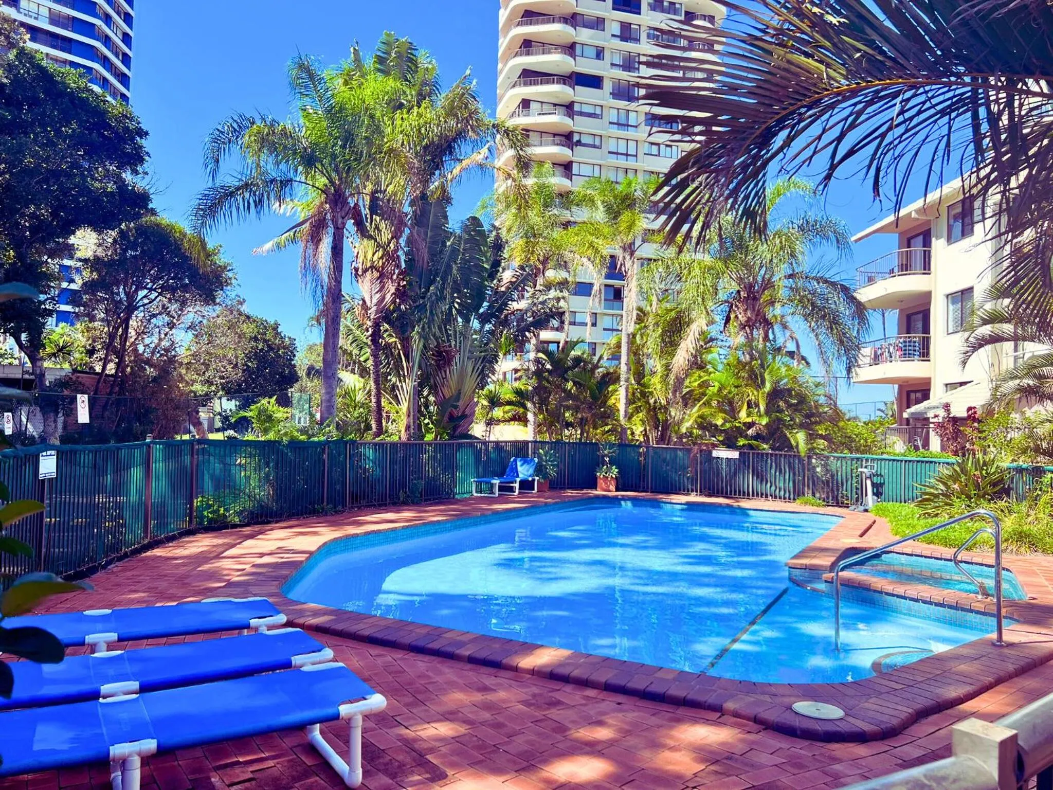 Swimming pool in Broadwater Shores Waterfront Apartments
