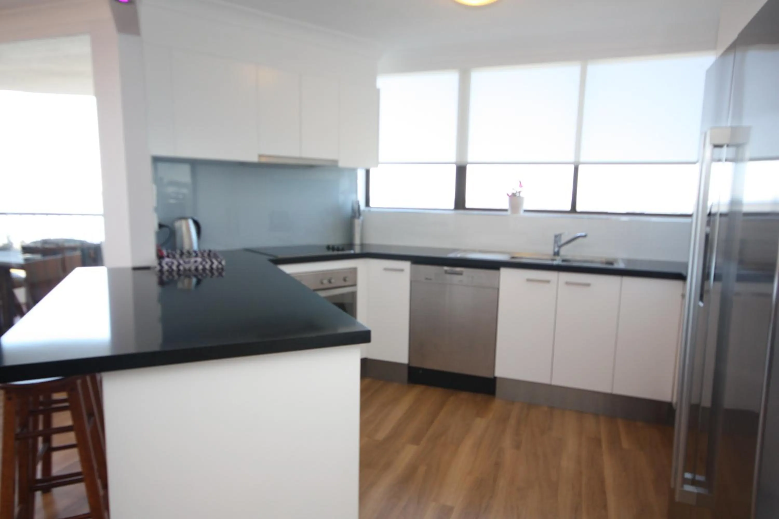 Kitchen or kitchenette in Broadwater Shores Waterfront Apartments