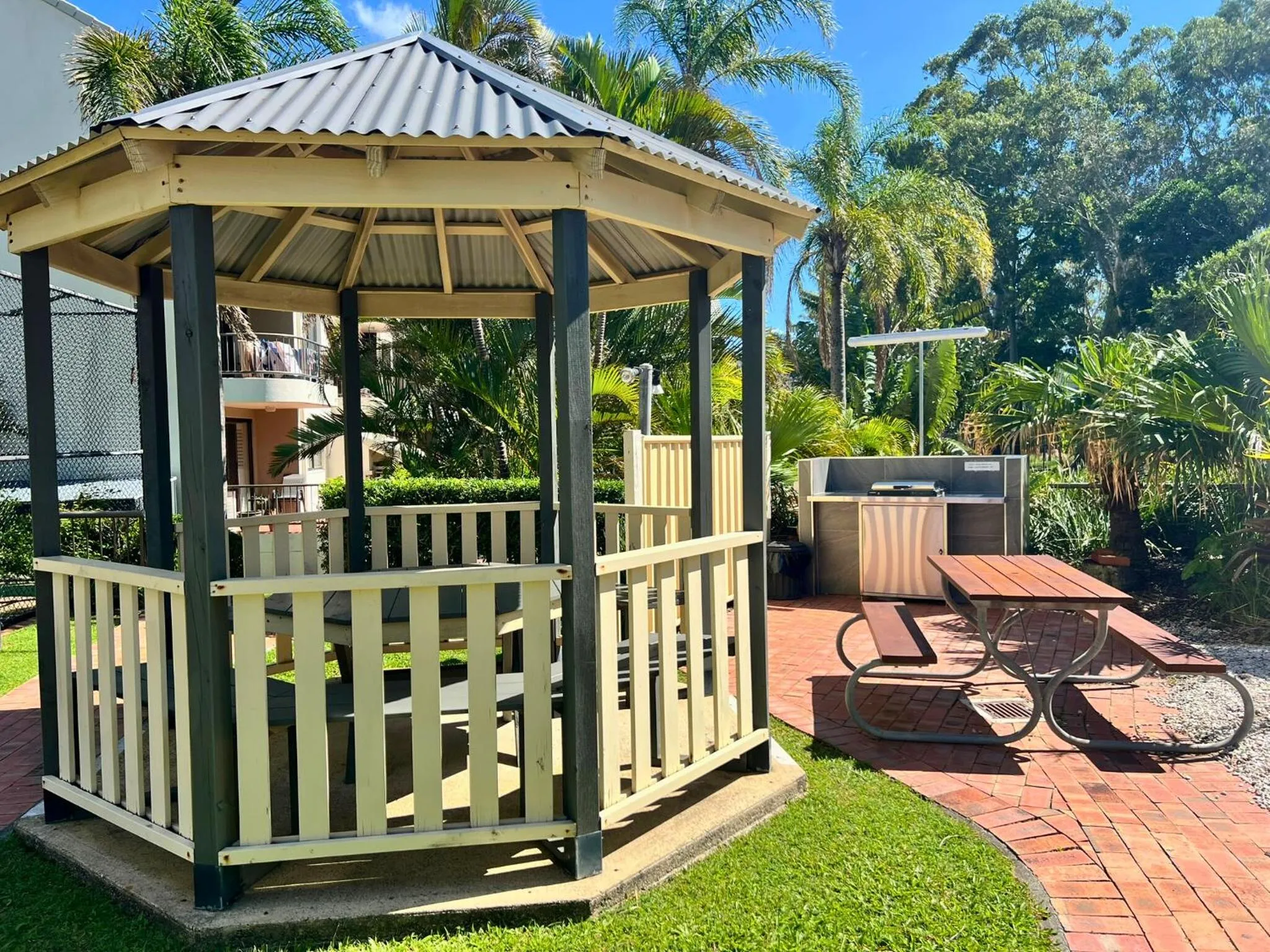 BBQ facilities in Broadwater Shores Waterfront Apartments