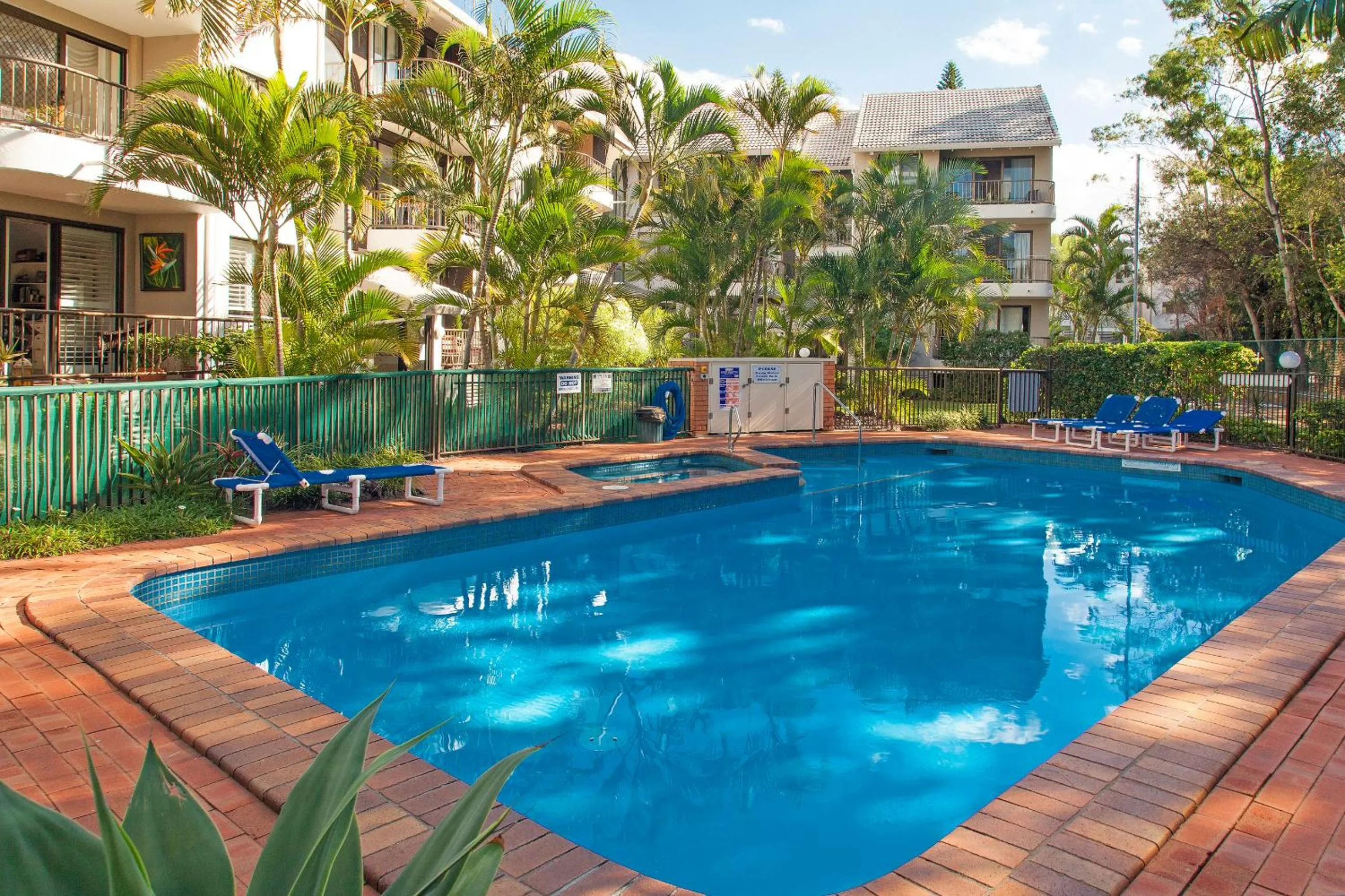 Swimming pool in Broadwater Shores Waterfront Apartments
