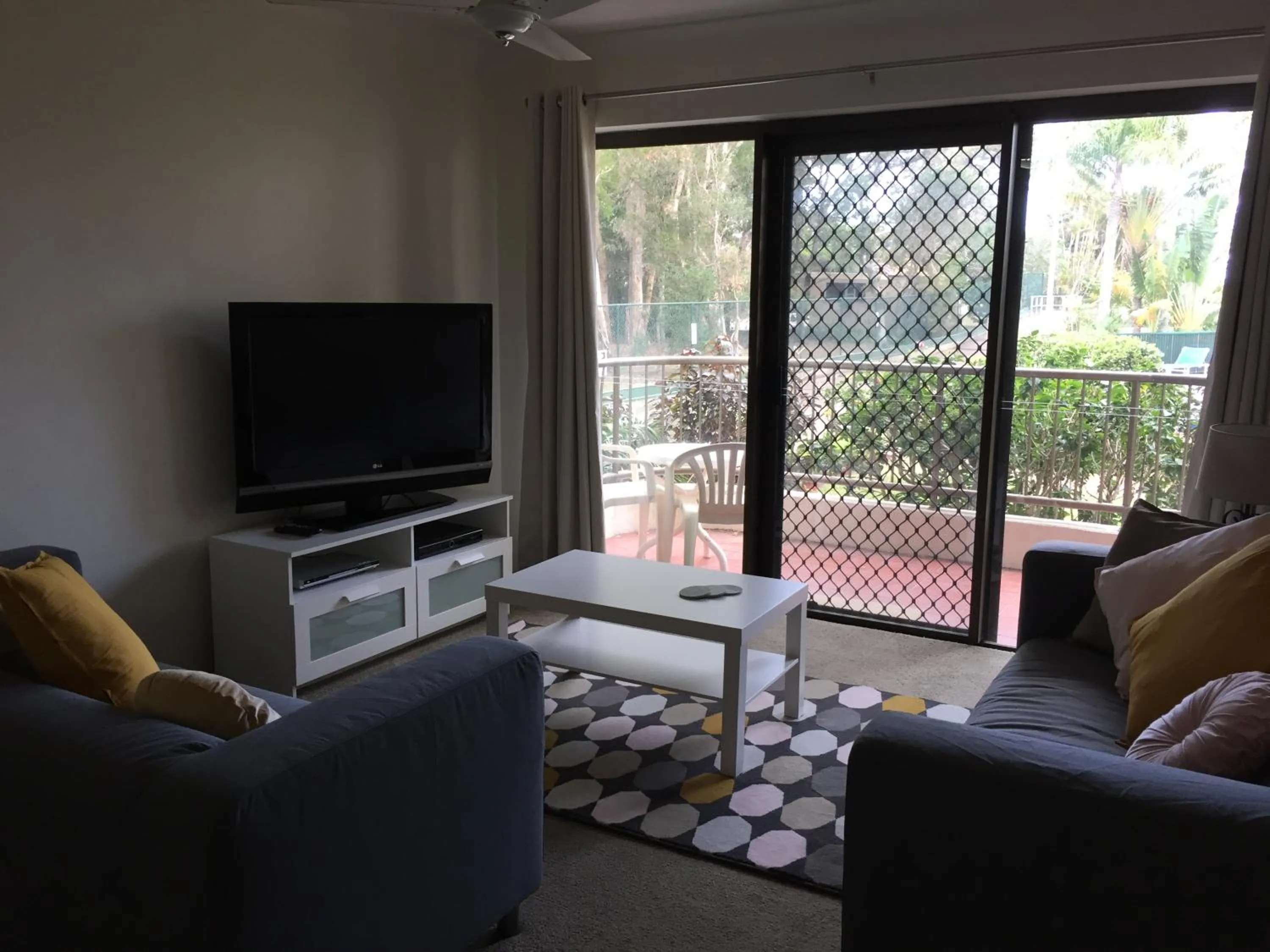 Living room in Broadwater Shores Waterfront Apartments