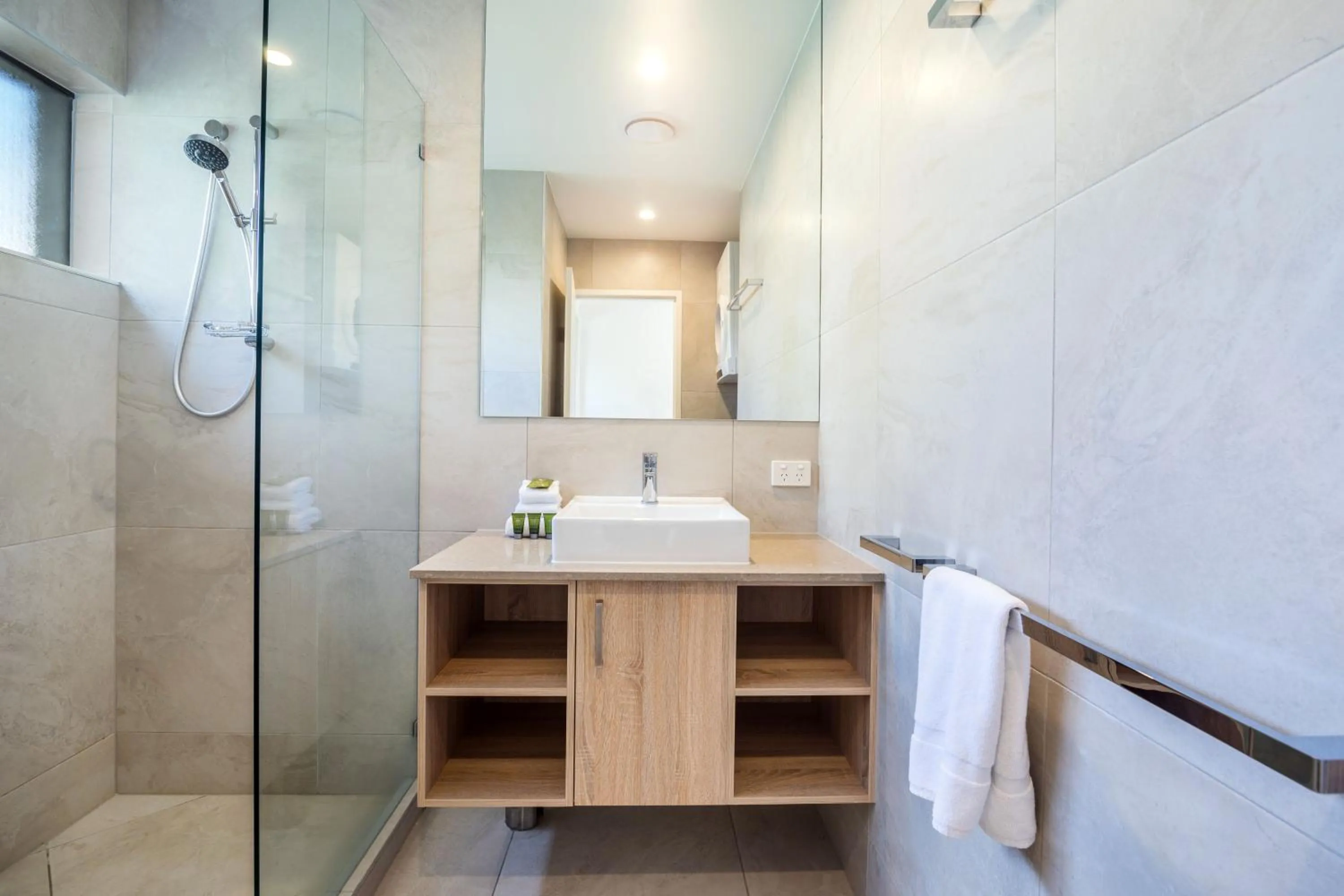 Bathroom in Saks on Hastings