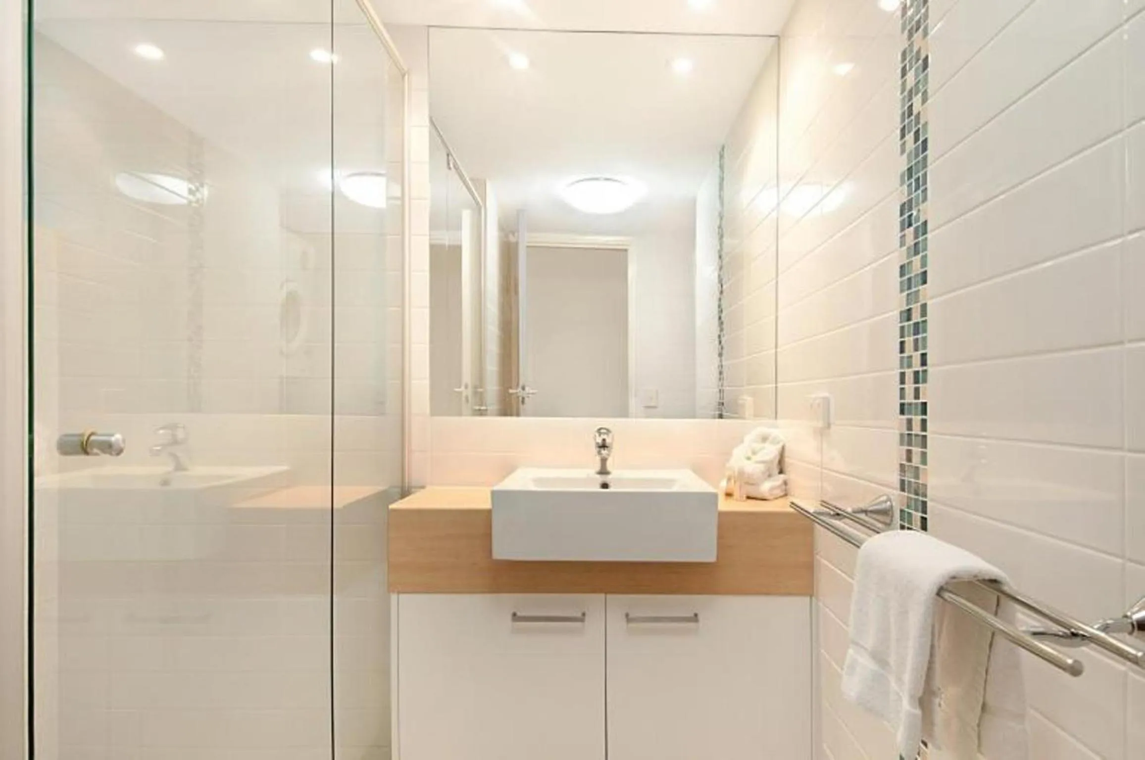 Bathroom in Saks on Hastings