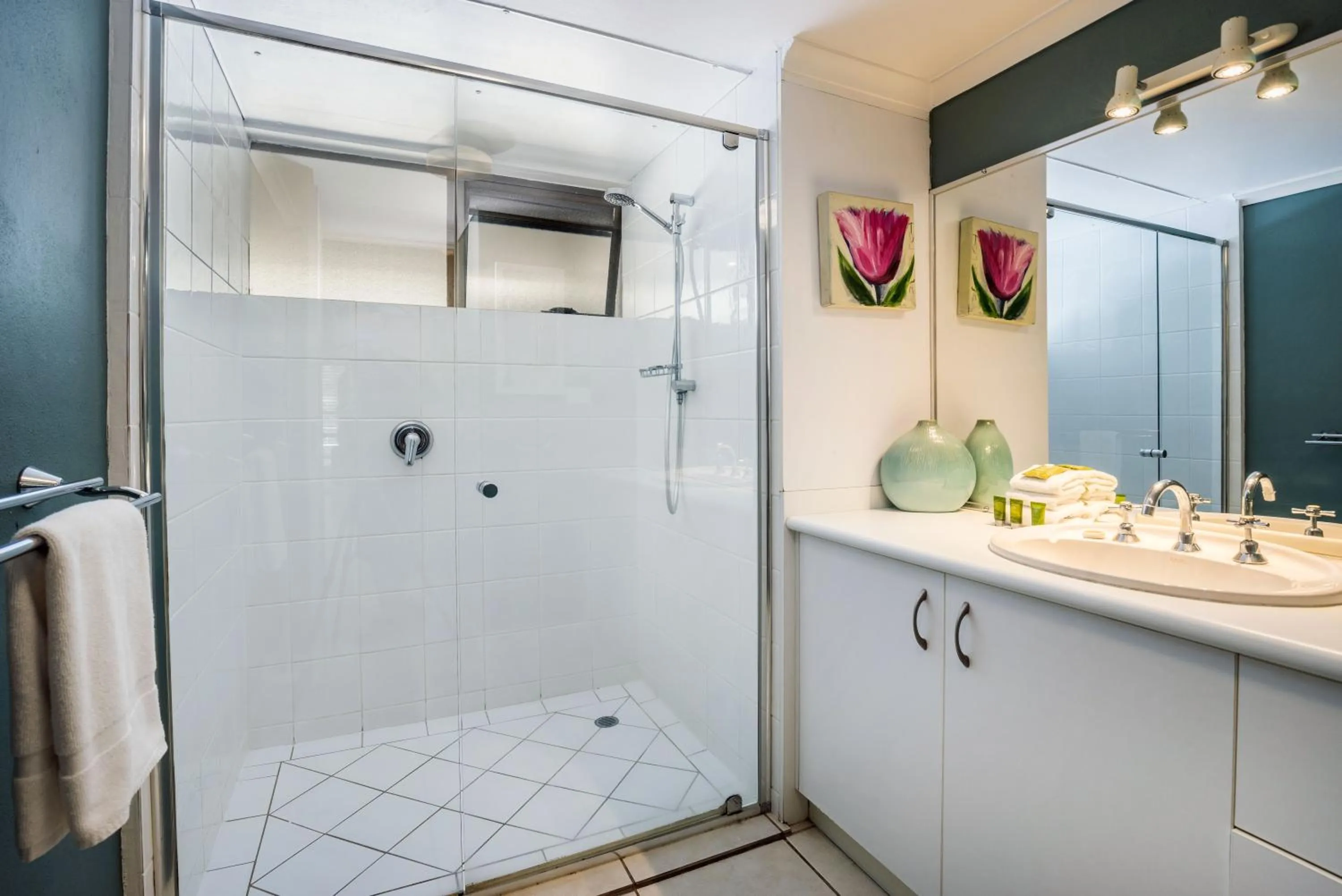 Bathroom in Saks on Hastings