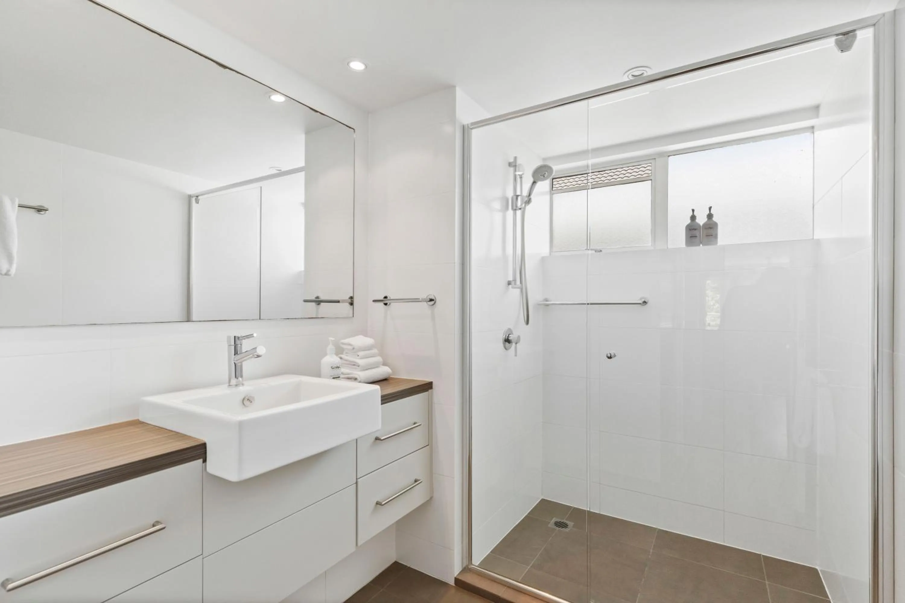 Bathroom in Saks on Hastings