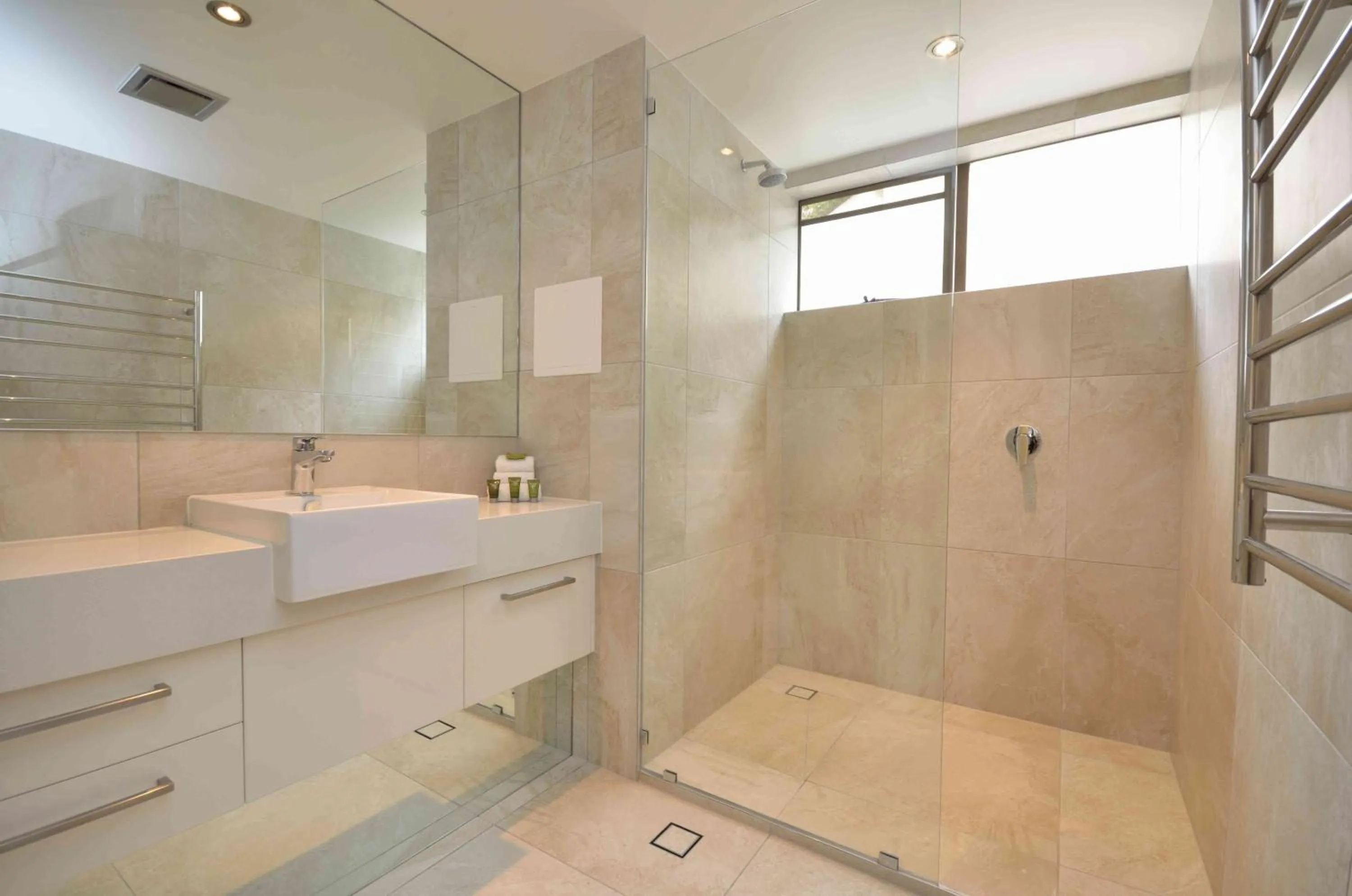 Bathroom in Saks on Hastings