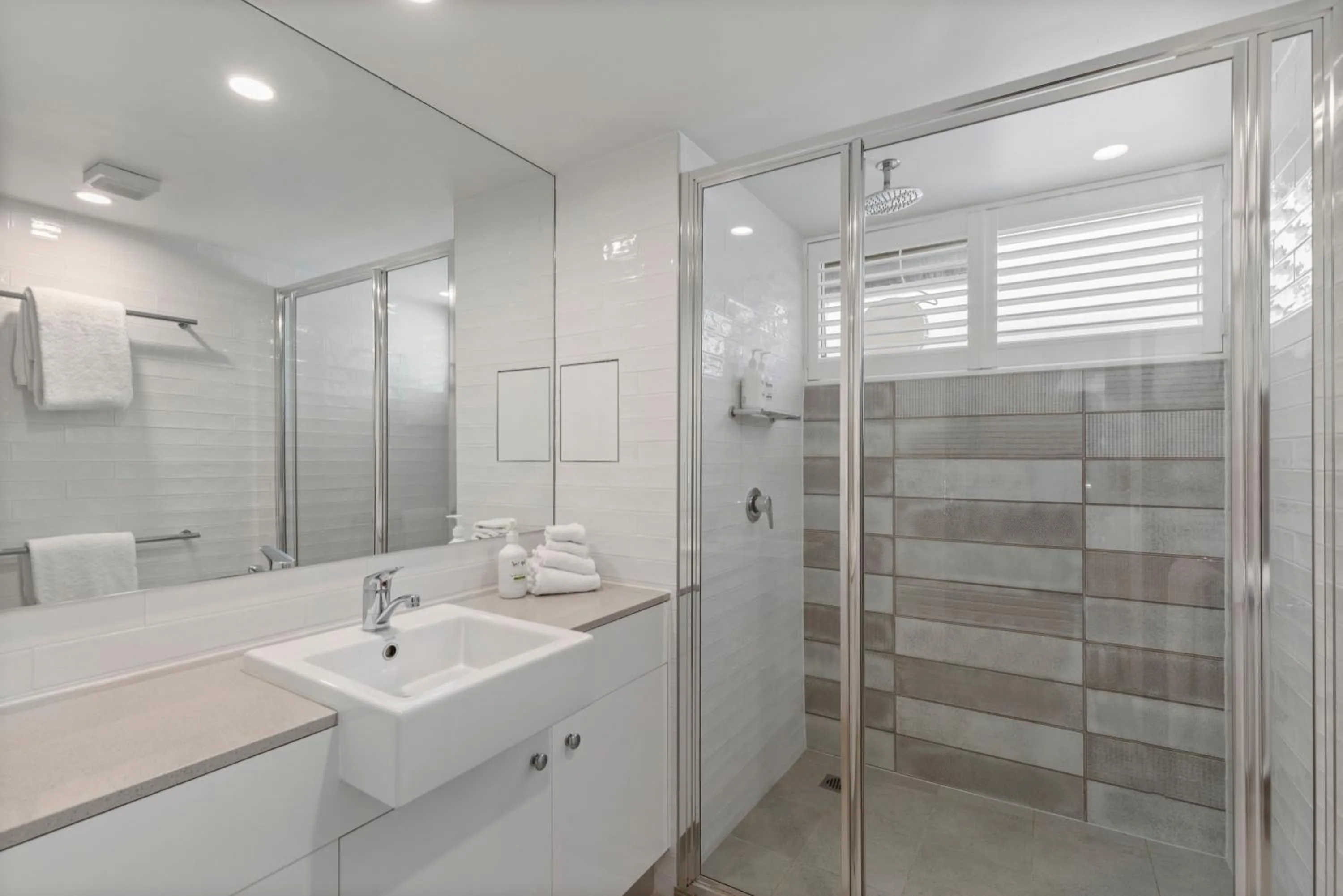 Bathroom in Saks on Hastings