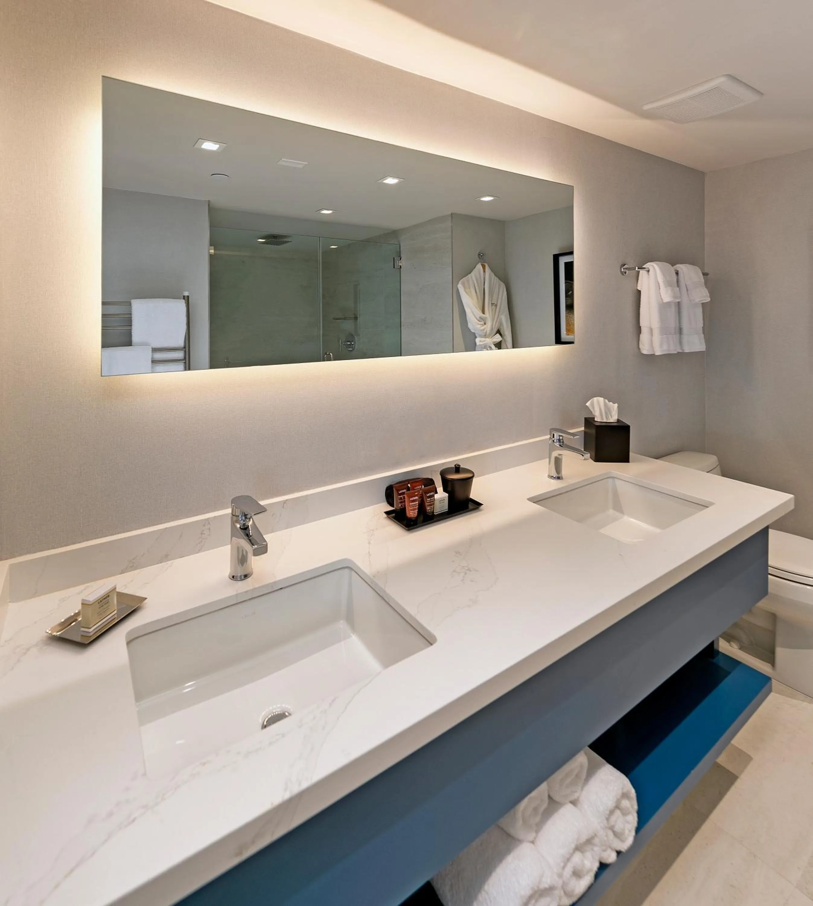 Bathroom in La Jolla Cove Suites