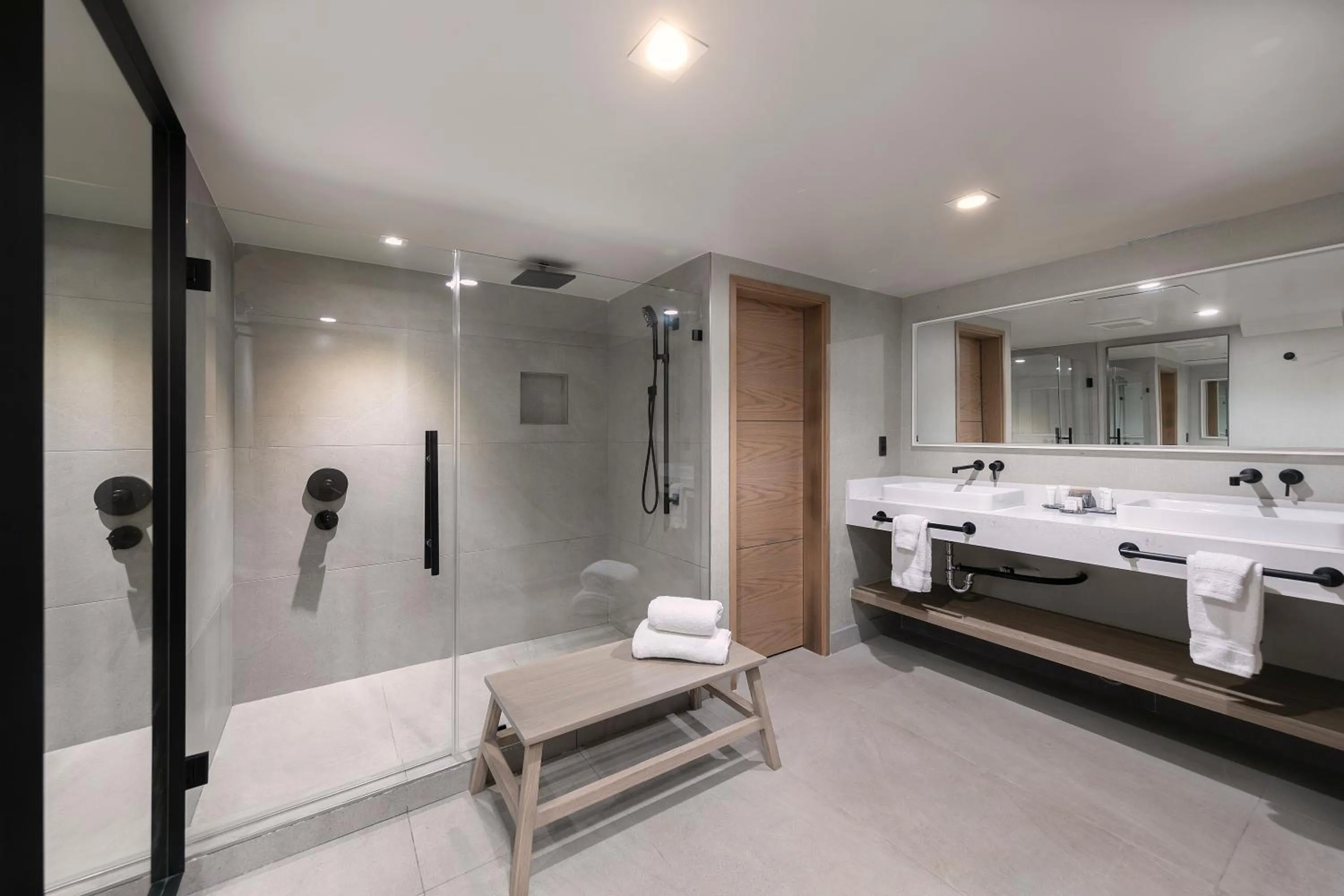 Bathroom in La Jolla Cove Suites