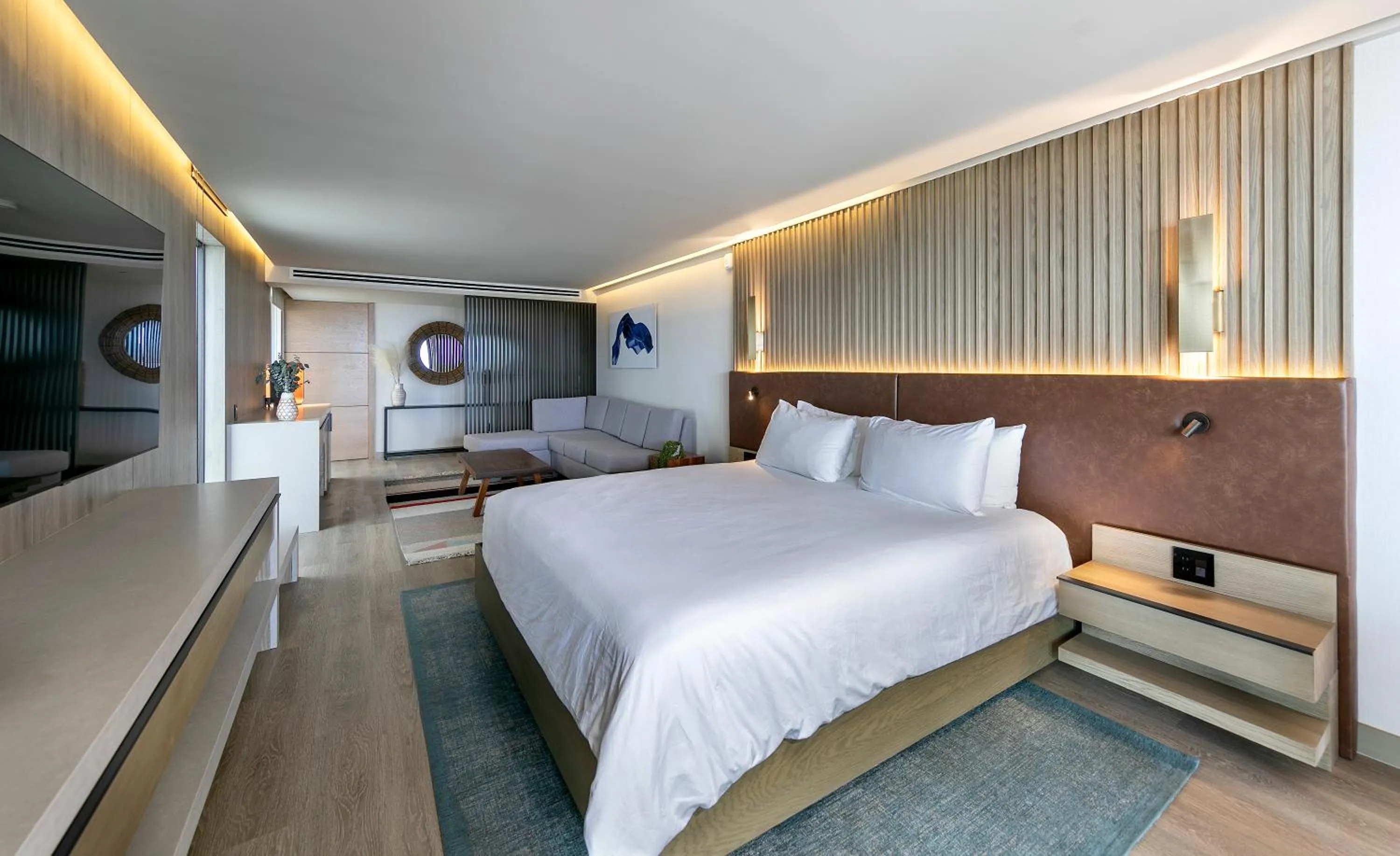 Bedroom, Bed in La Jolla Cove Suites