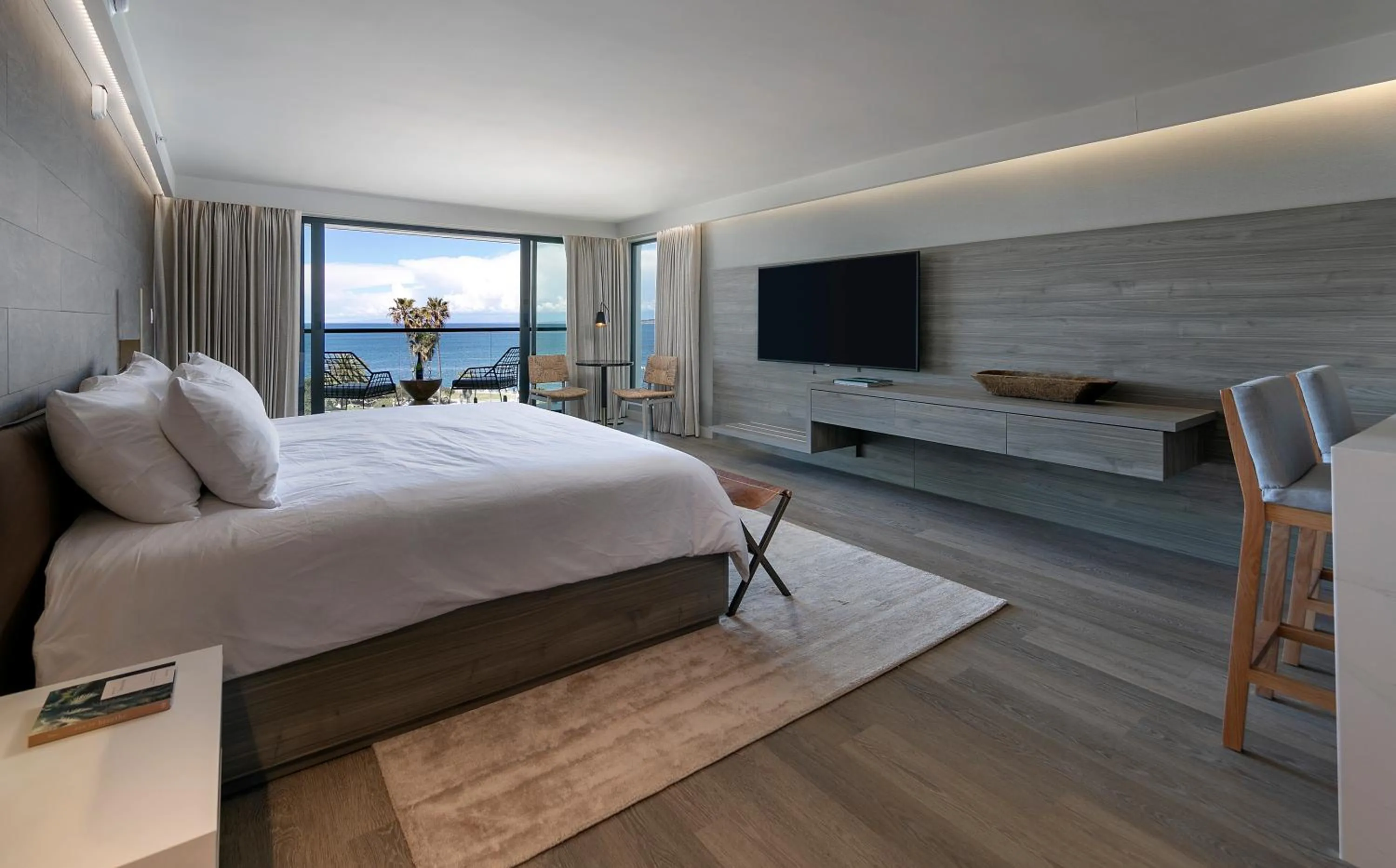 Bedroom, Bed in La Jolla Cove Suites