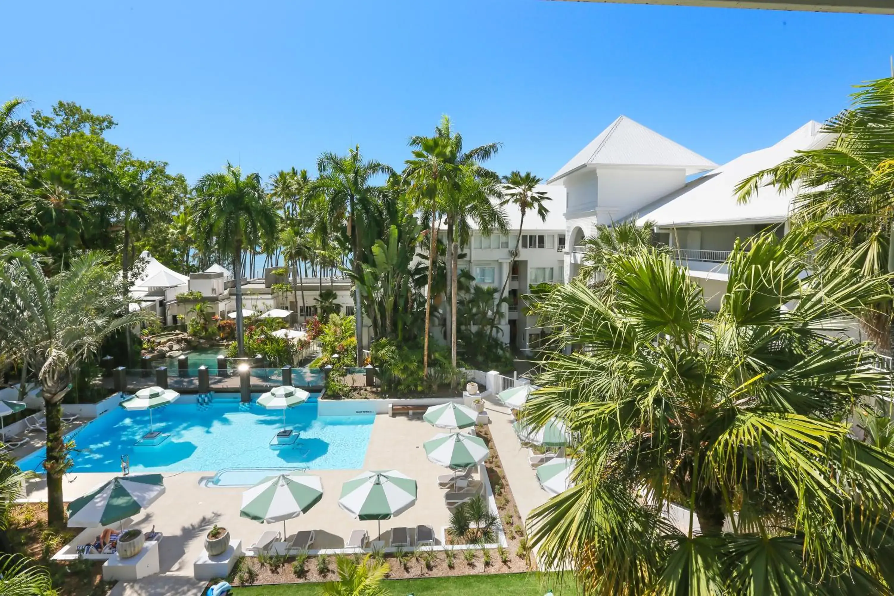 Swimming pool in Alamanda Palm Cove by Lancemore Swimming pool in Alamanda Palm Cove by Lancemore