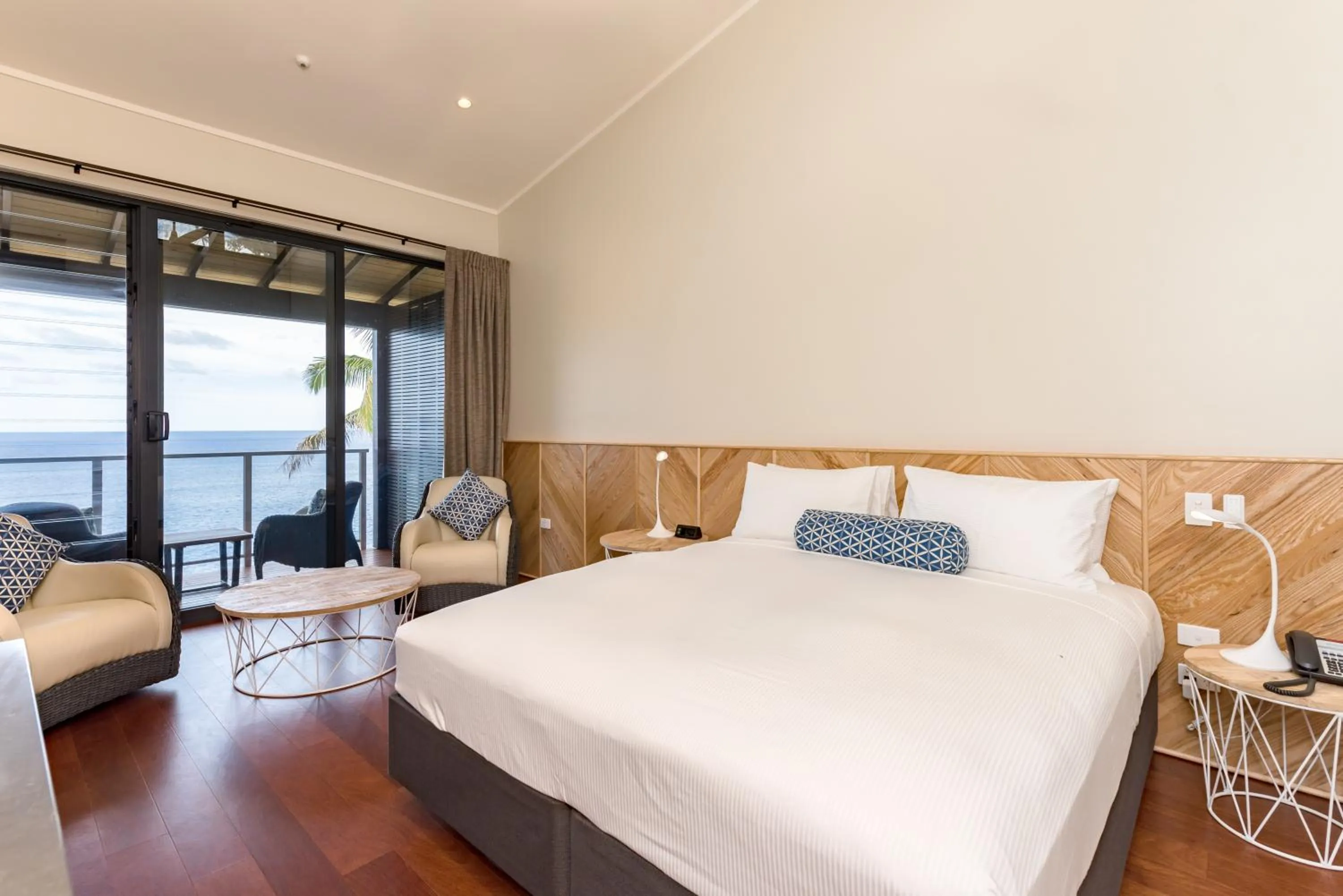 Sea view, Bed in Scenic Matavai Resort Niue