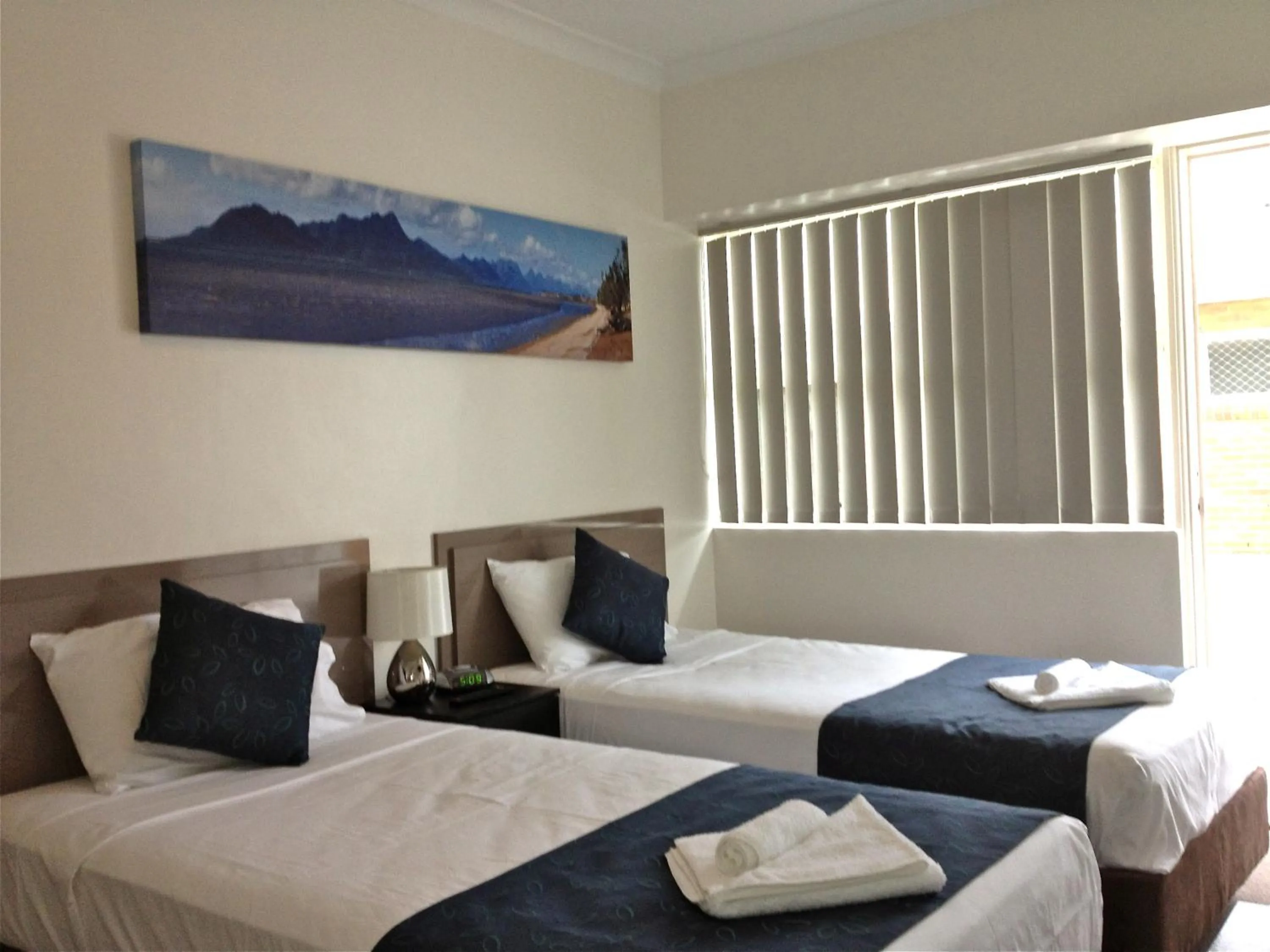 Bedroom, Bed in Lees Hotel