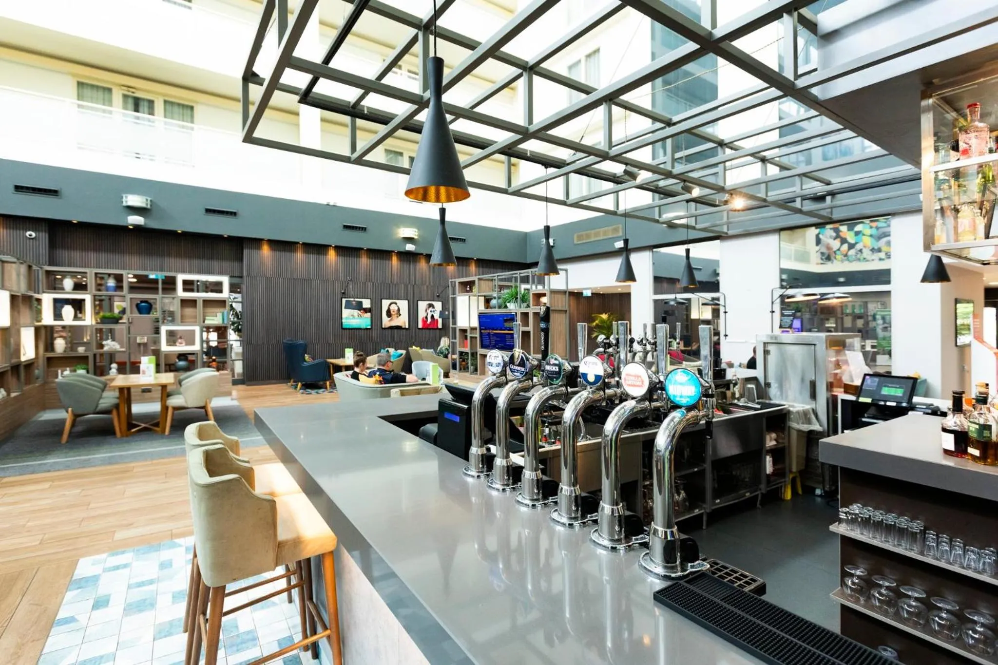 Lounge or bar in Holiday Inn Milton Keynes Central by IHG