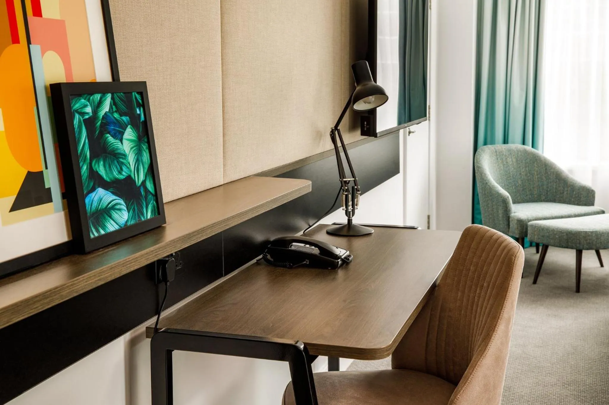 Photo of the whole room in Holiday Inn Milton Keynes Central by IHG