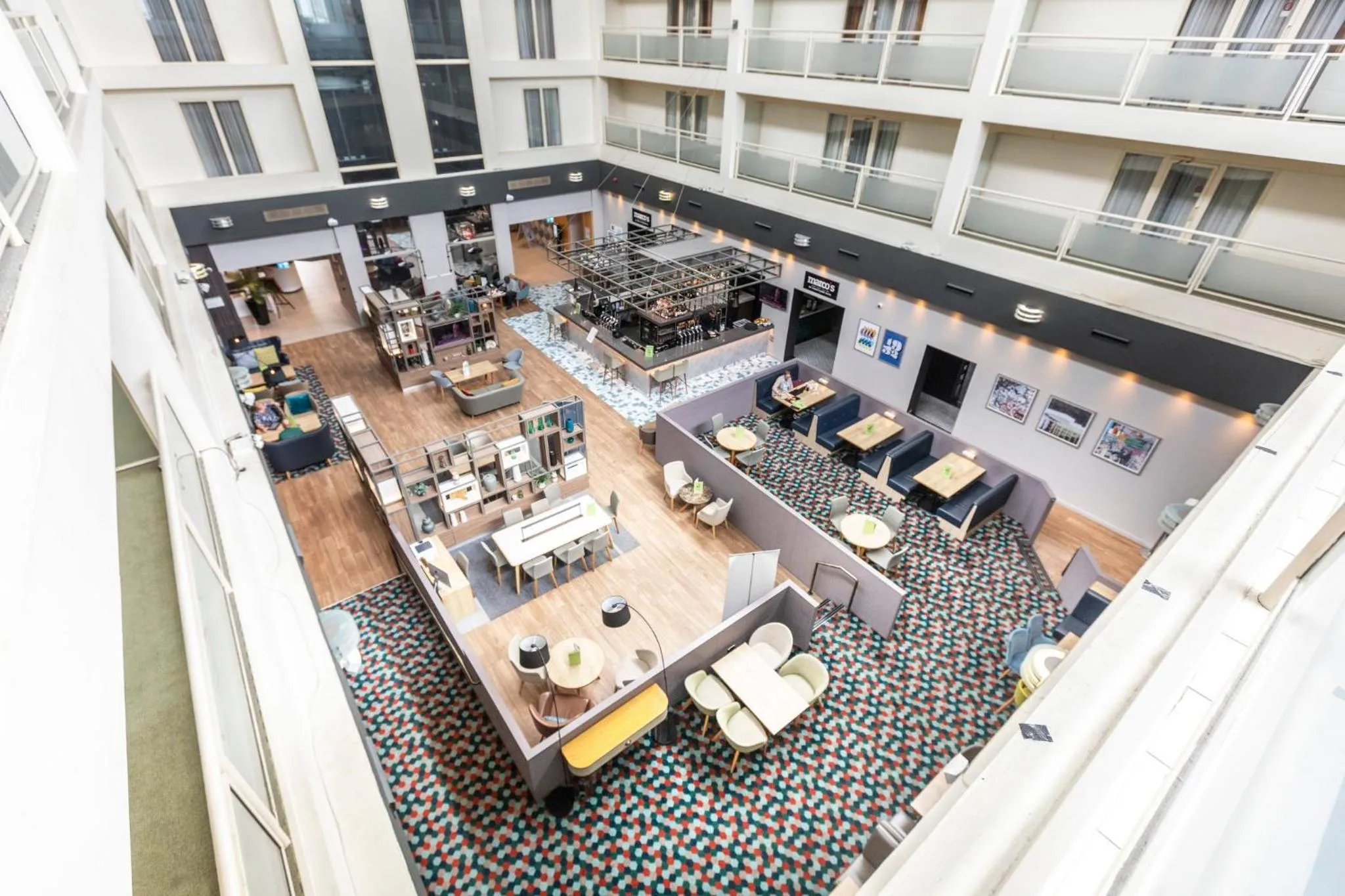 Lounge or bar in Holiday Inn Milton Keynes Central by IHG