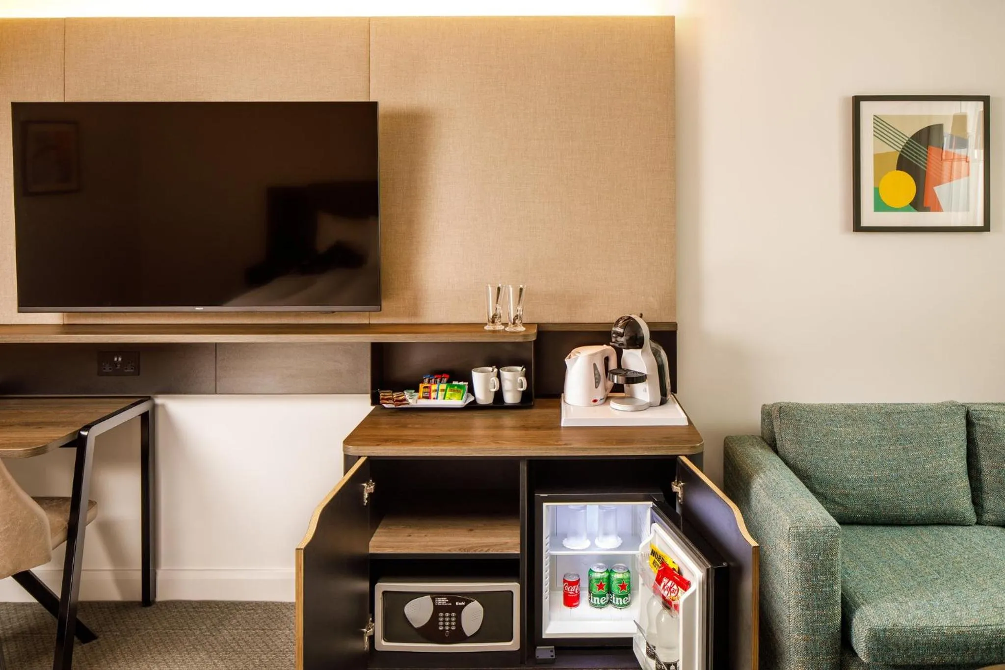 Photo of the whole room in Holiday Inn Milton Keynes Central by IHG