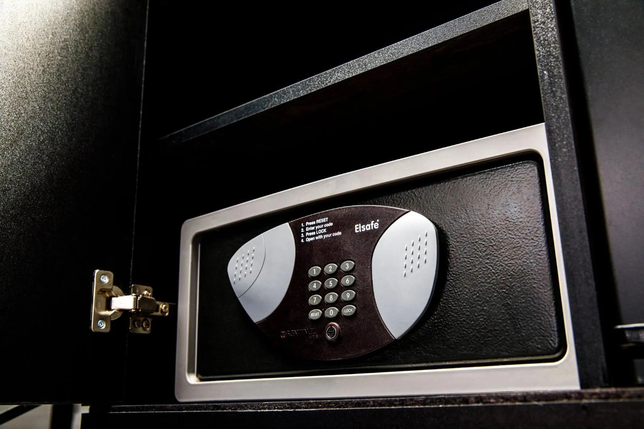 Photo of the whole room in Holiday Inn Milton Keynes Central by IHG